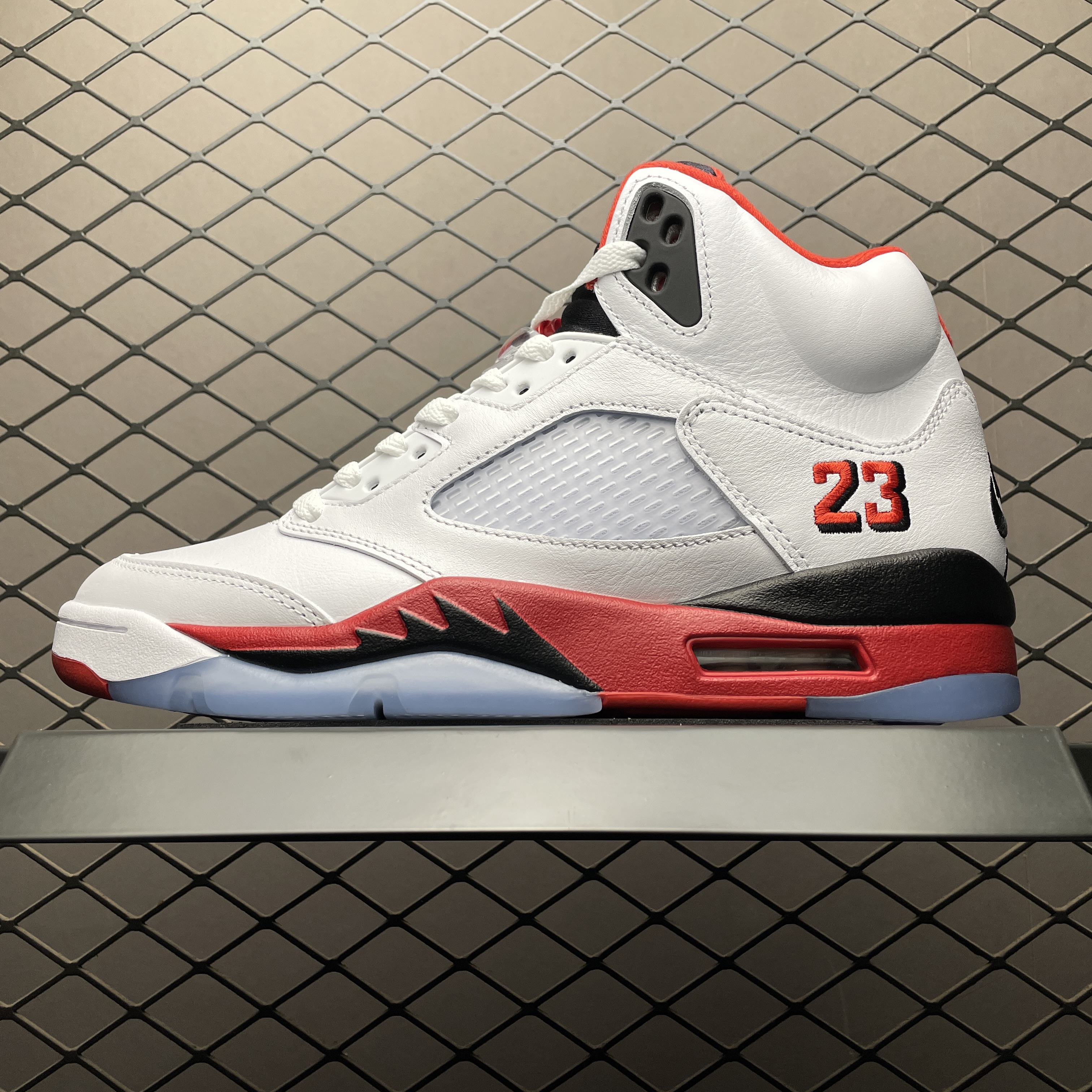 Nike Air Jordan 5 "Fire Red/Black Tongue" (2025)（HQ7978-101）