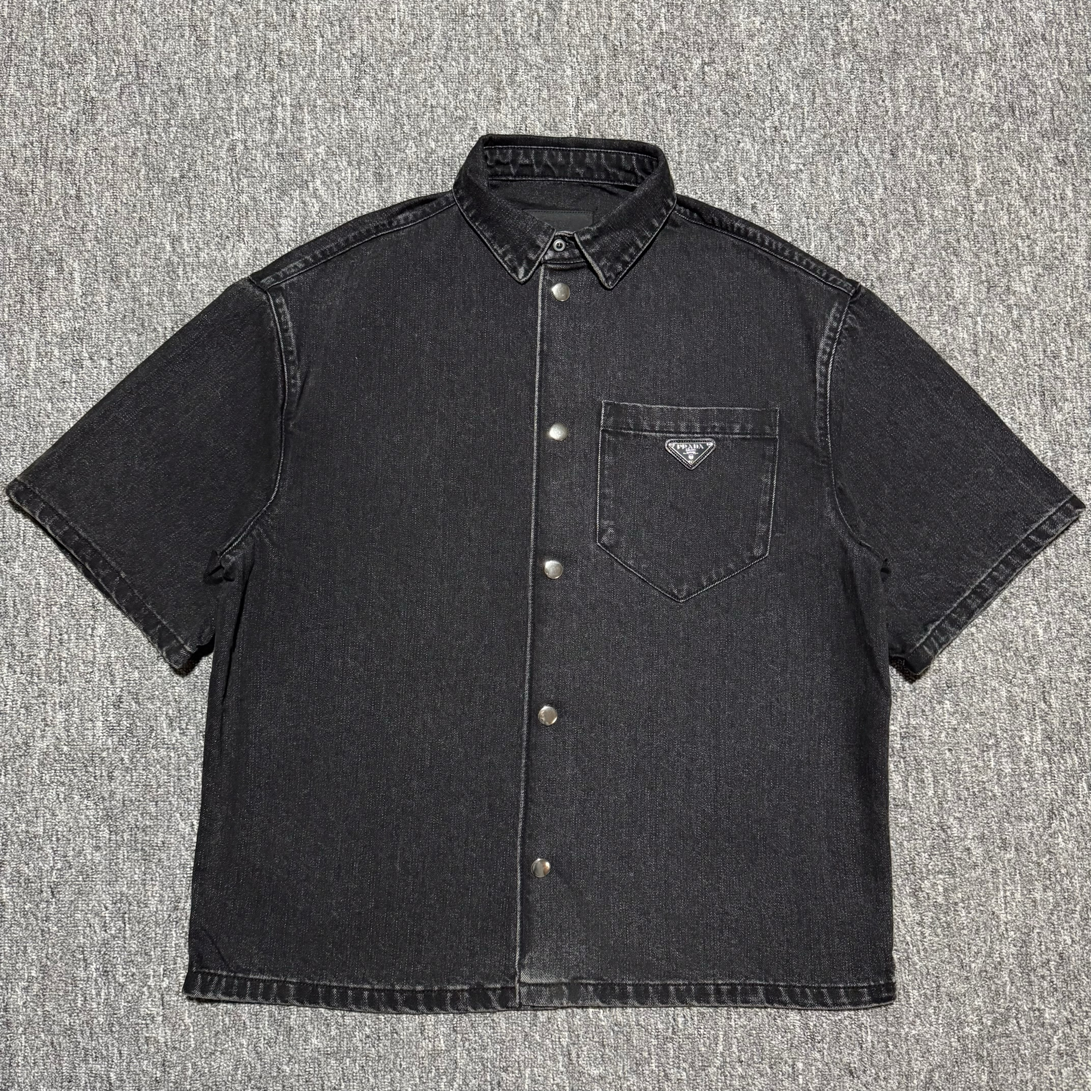 PRADA Triangle Logo Denim Short Sleeve Shirt Black (GEC067-12K8-F0557-S-212）