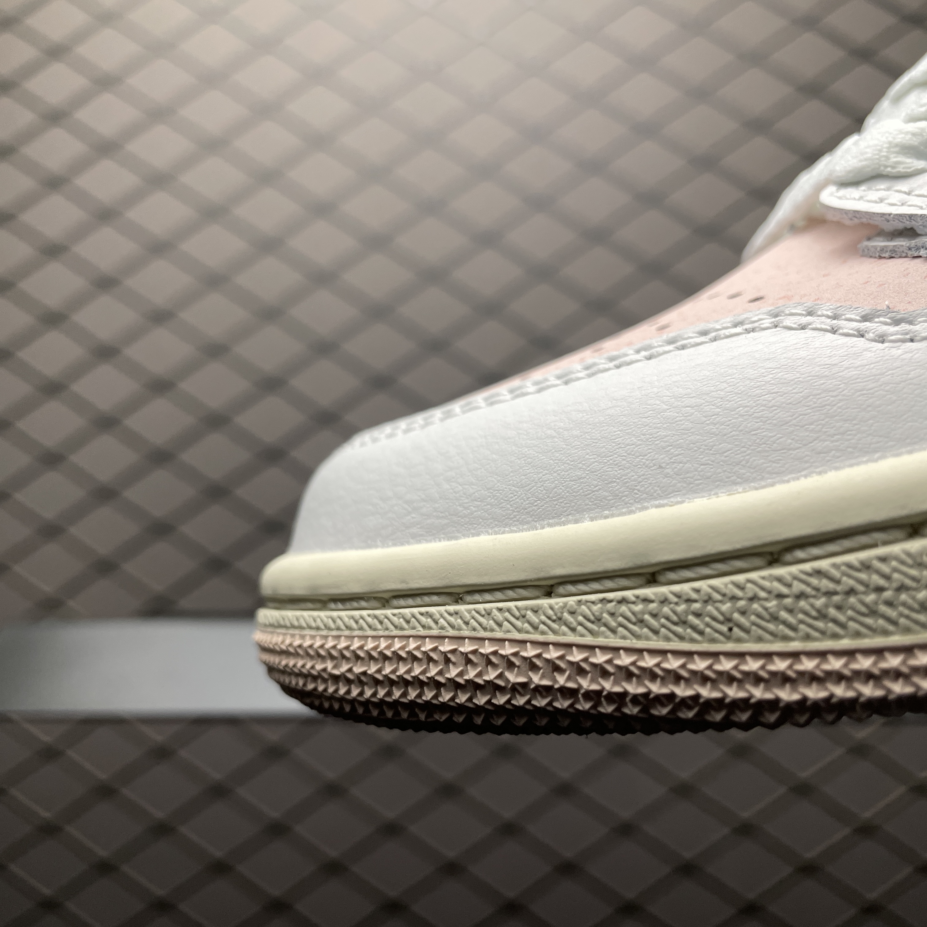 Nike Women's Air Jordan 1 Low SE "Strawberry Milkshake"（IB8156-133/HQ2593-601）