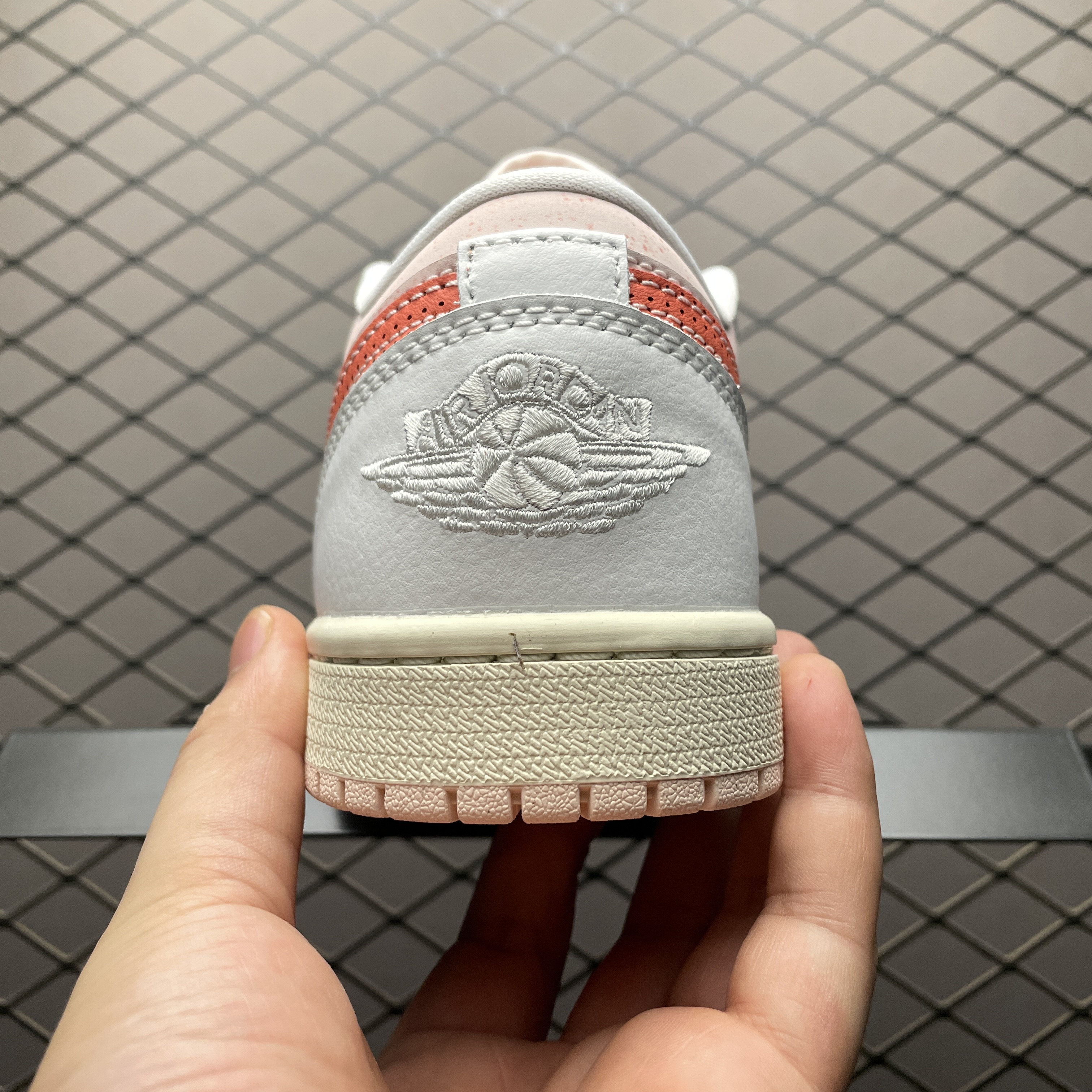 Nike Women's Air Jordan 1 Low SE "Strawberry Milkshake"（IB8156-133/HQ2593-601）