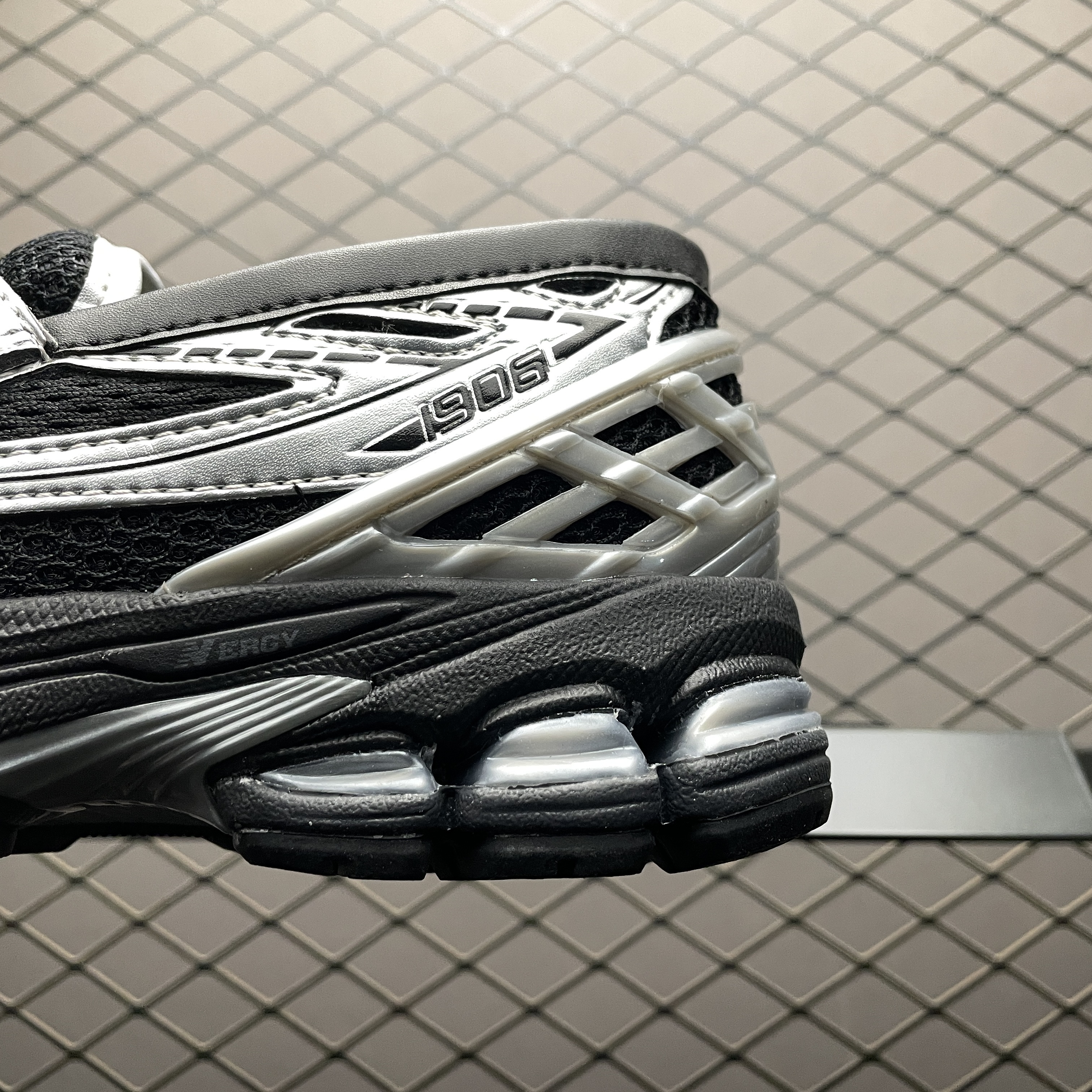 New Balance 1906L "Black/Silver"(U1906LOC)