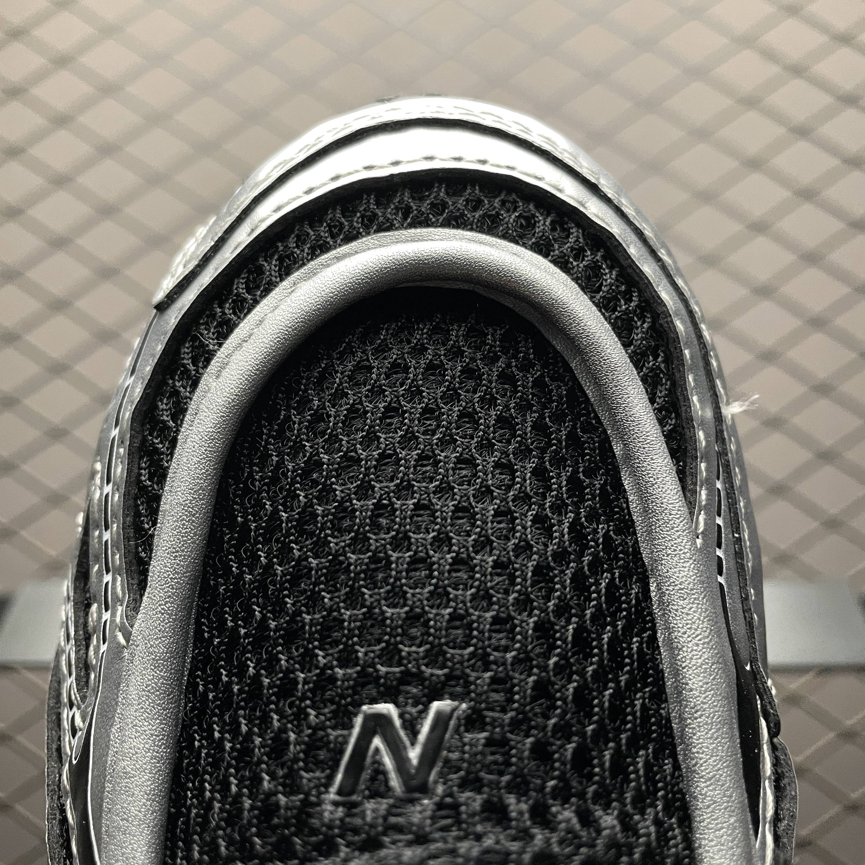 New Balance 1906L "Black/Silver"(U1906LOC)