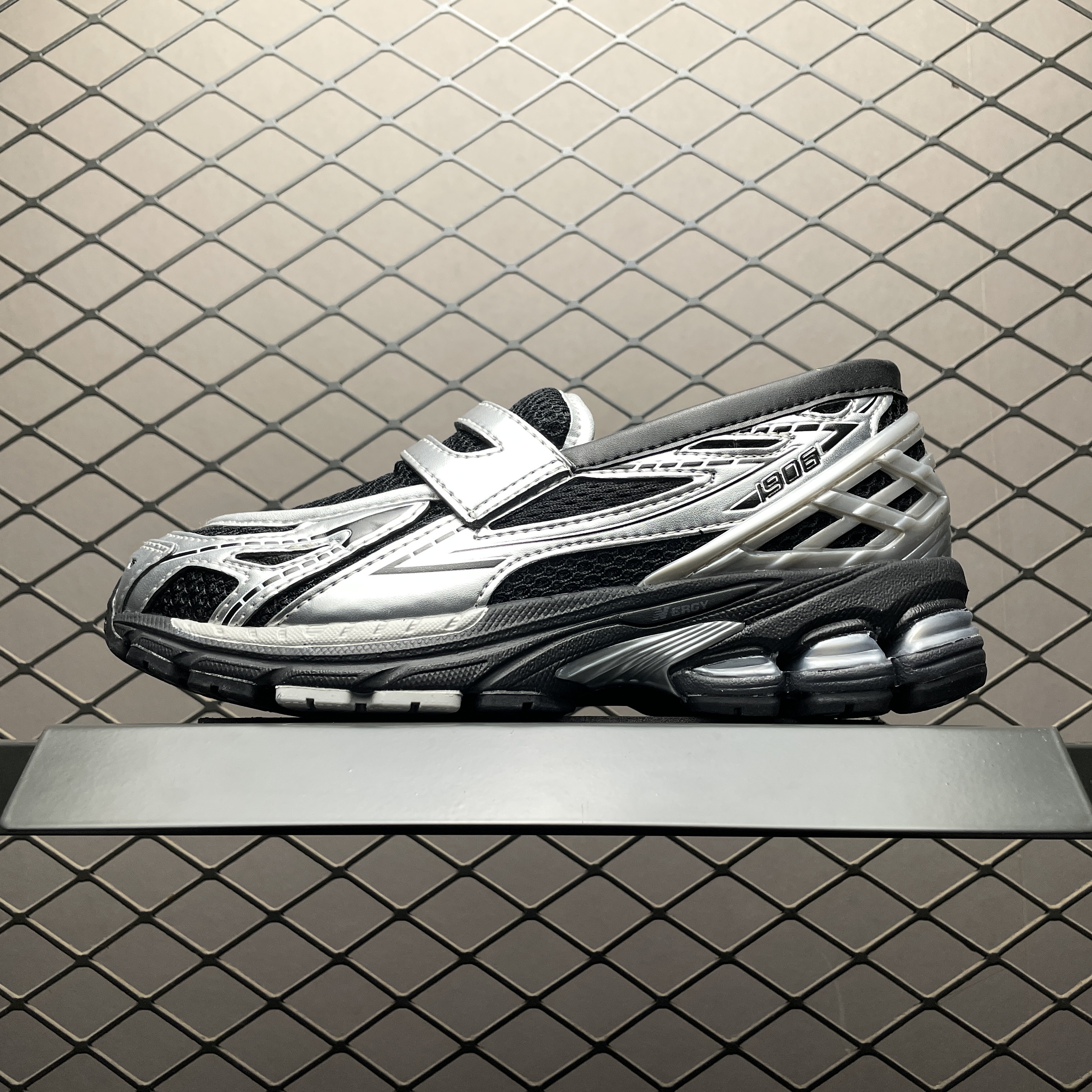 New Balance 1906L "Black/Silver"(U1906LOC)