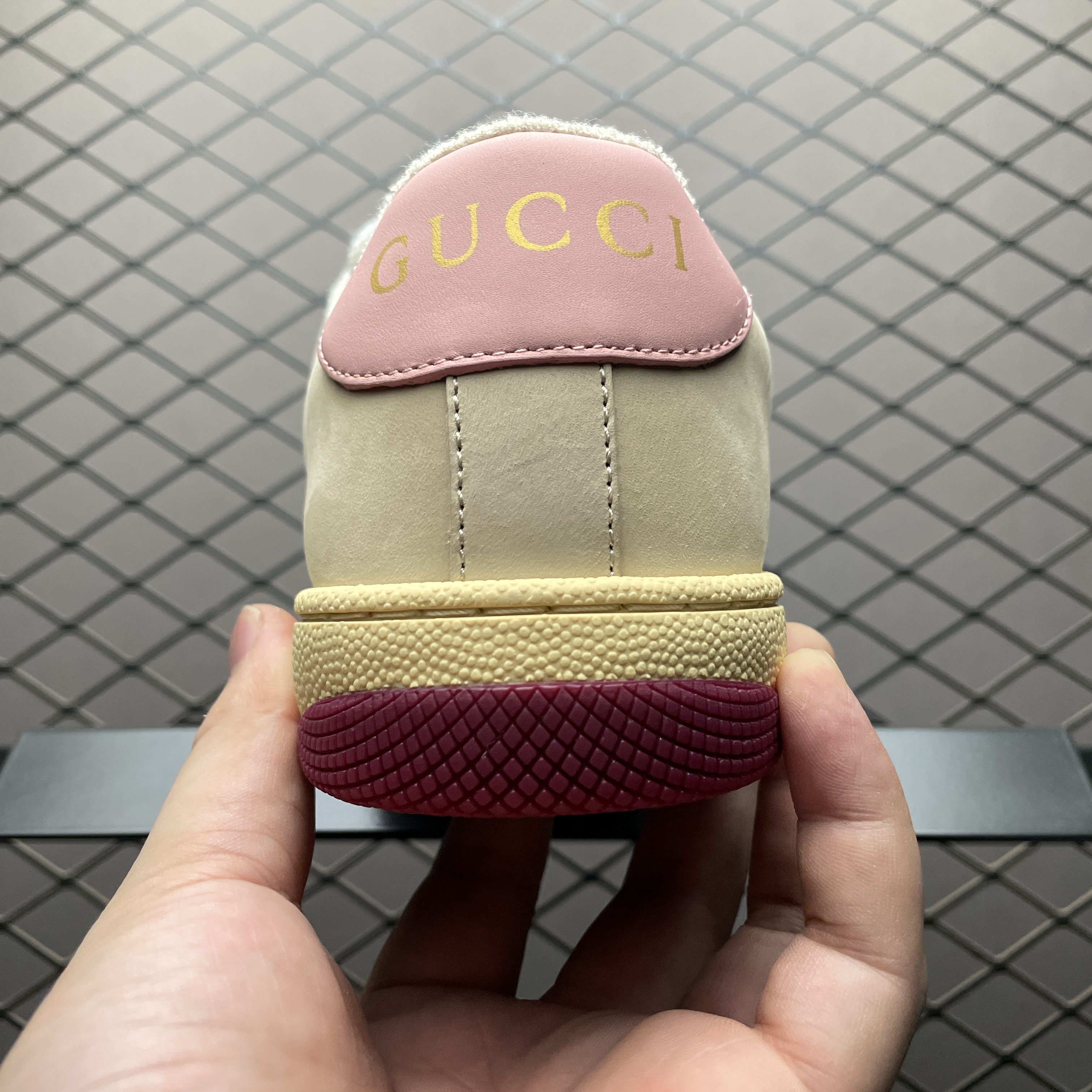 GUCCI SCREENER SNEAKER（8388739SFR02544）