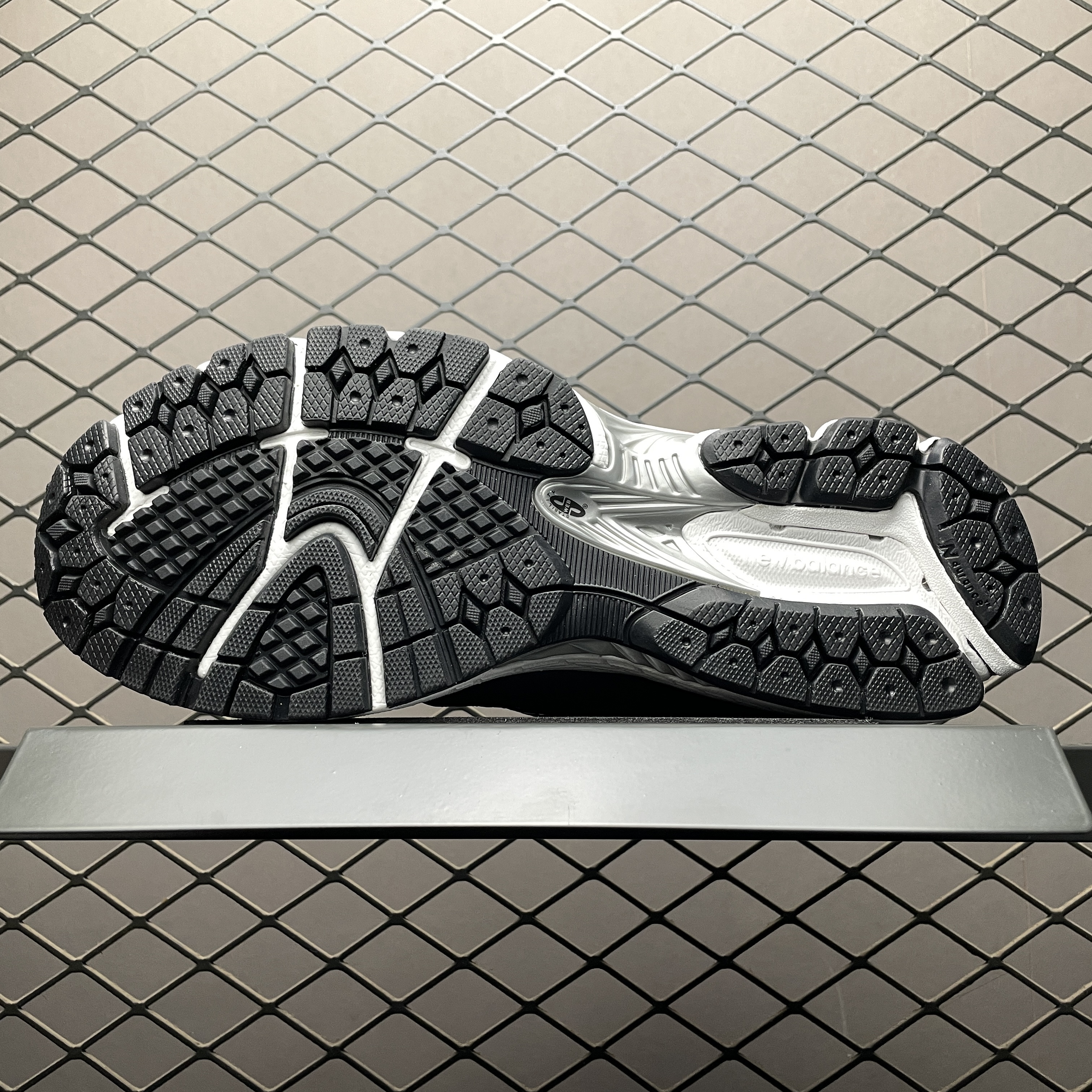 New Balance 1906R Black Team Red Castlerock (U1906RCB）