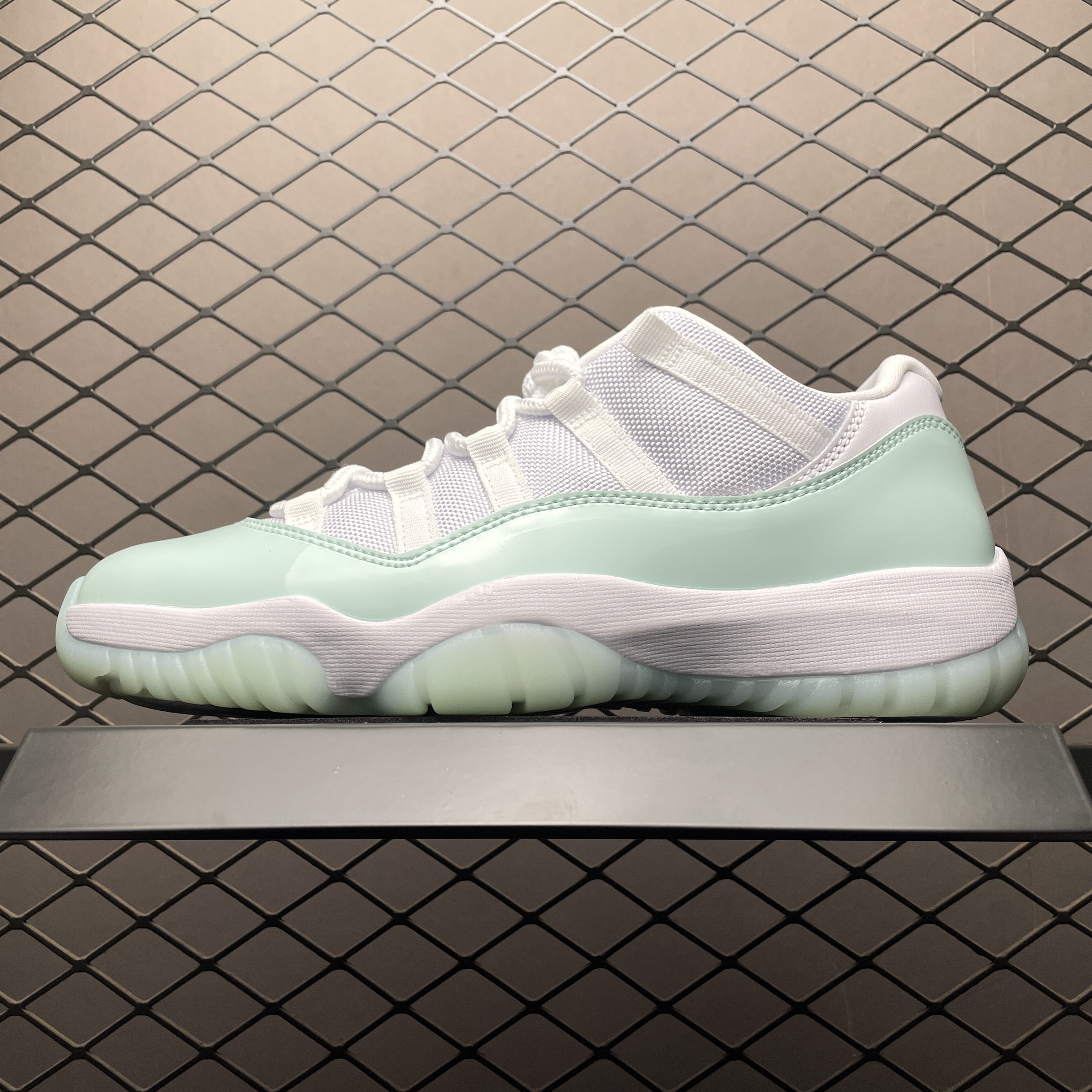 Nike Air Jordan 11 Retro Low "Igloo"  (AH7860-103)