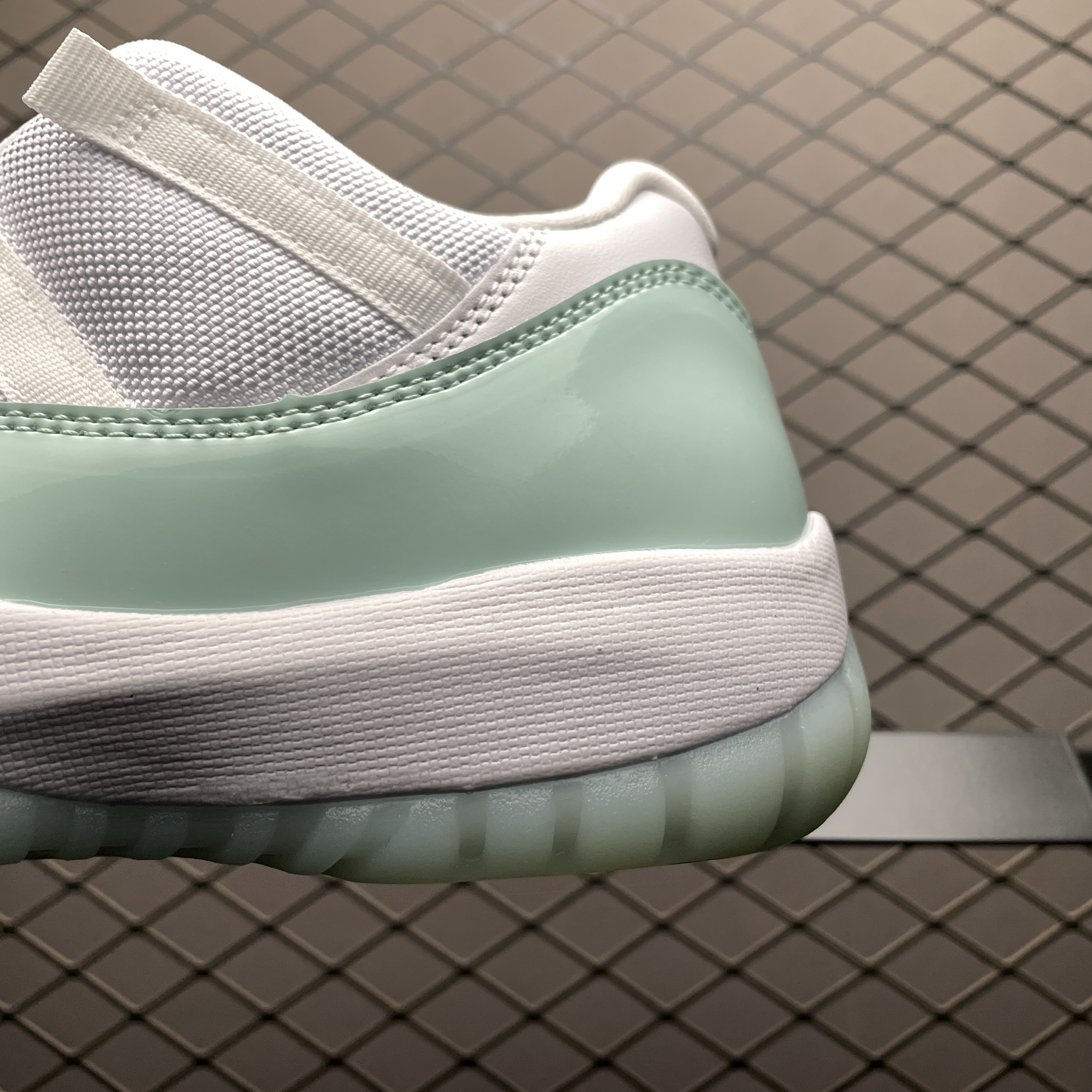 Nike Air Jordan 11 Retro Low "Igloo"  (AH7860-103)