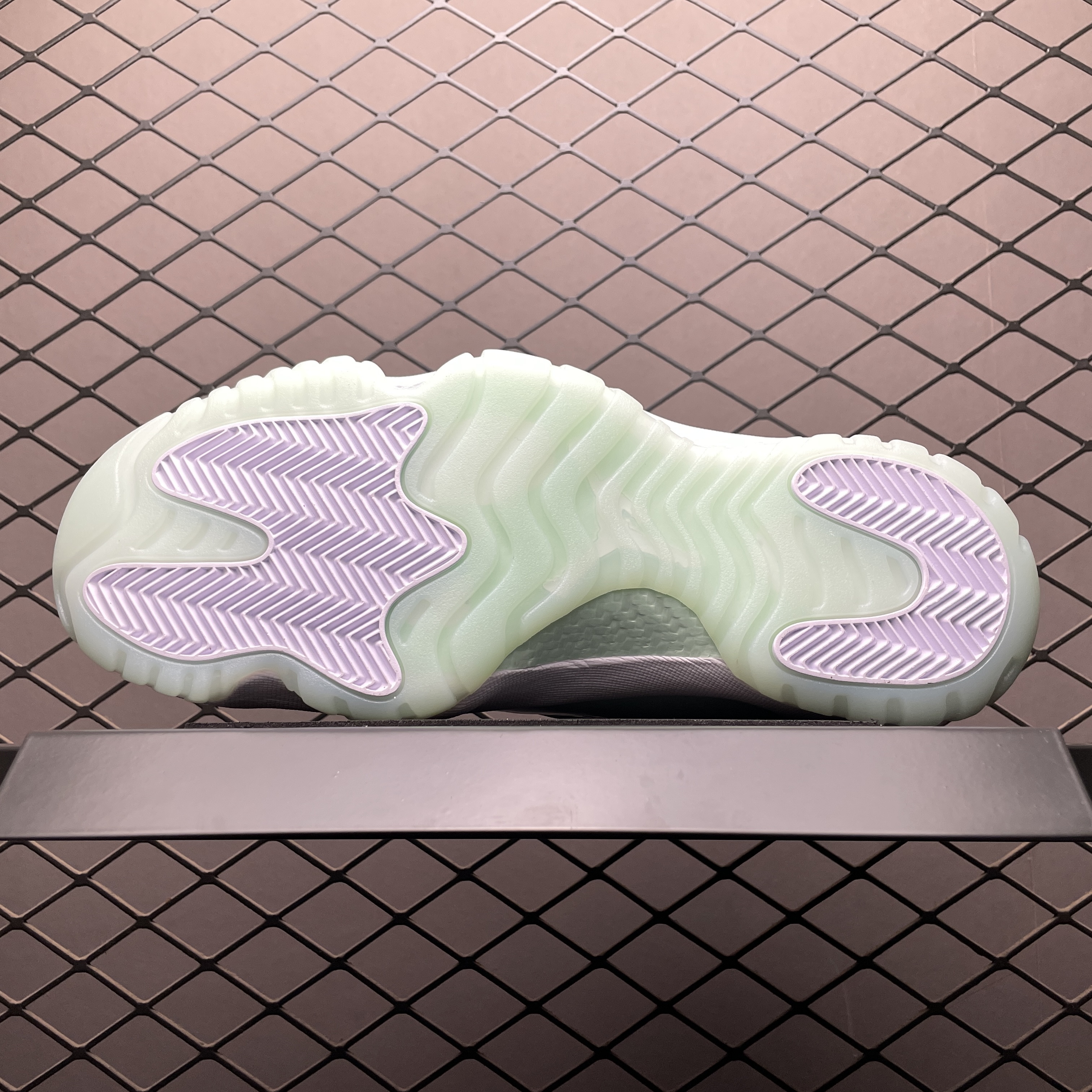 Nike Air Jordan 11 Retro Low "Igloo"  (AH7860-103)