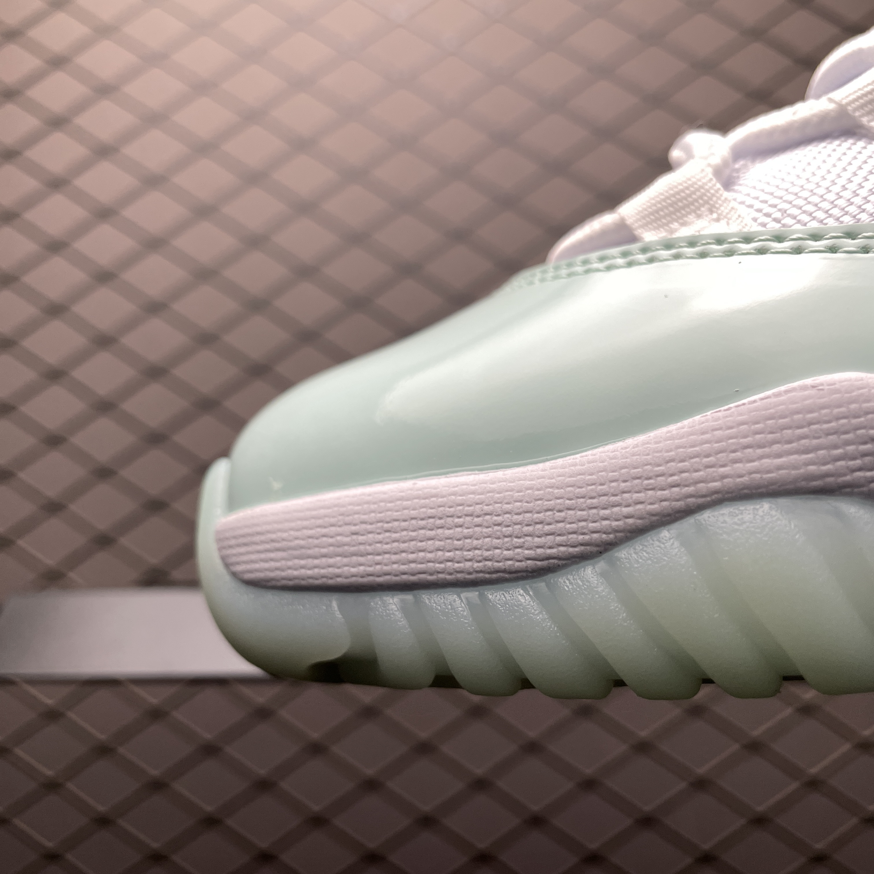 Nike Air Jordan 11 Retro Low "Igloo"  (AH7860-103)
