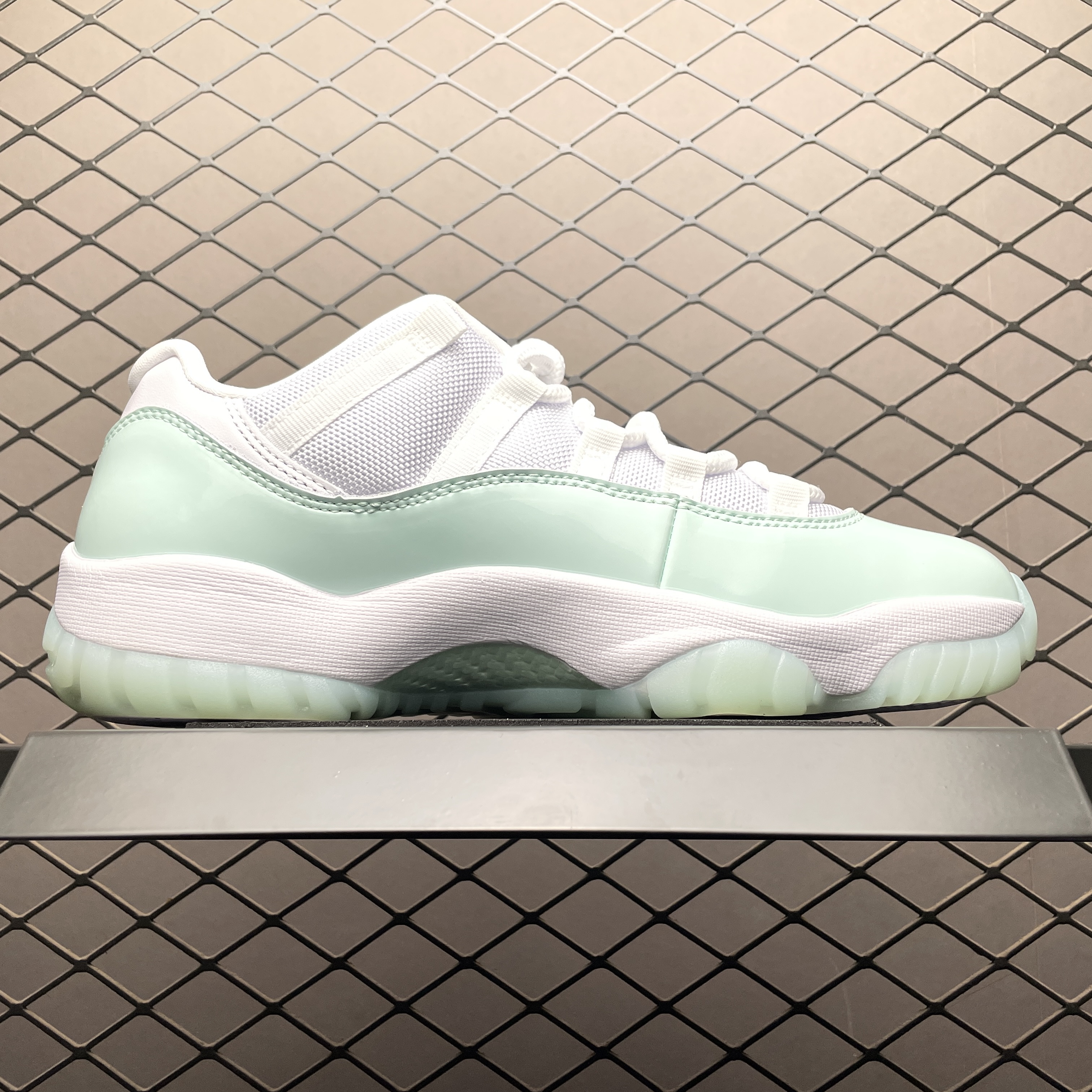 Nike Air Jordan 11 Retro Low "Igloo"  (AH7860-103)