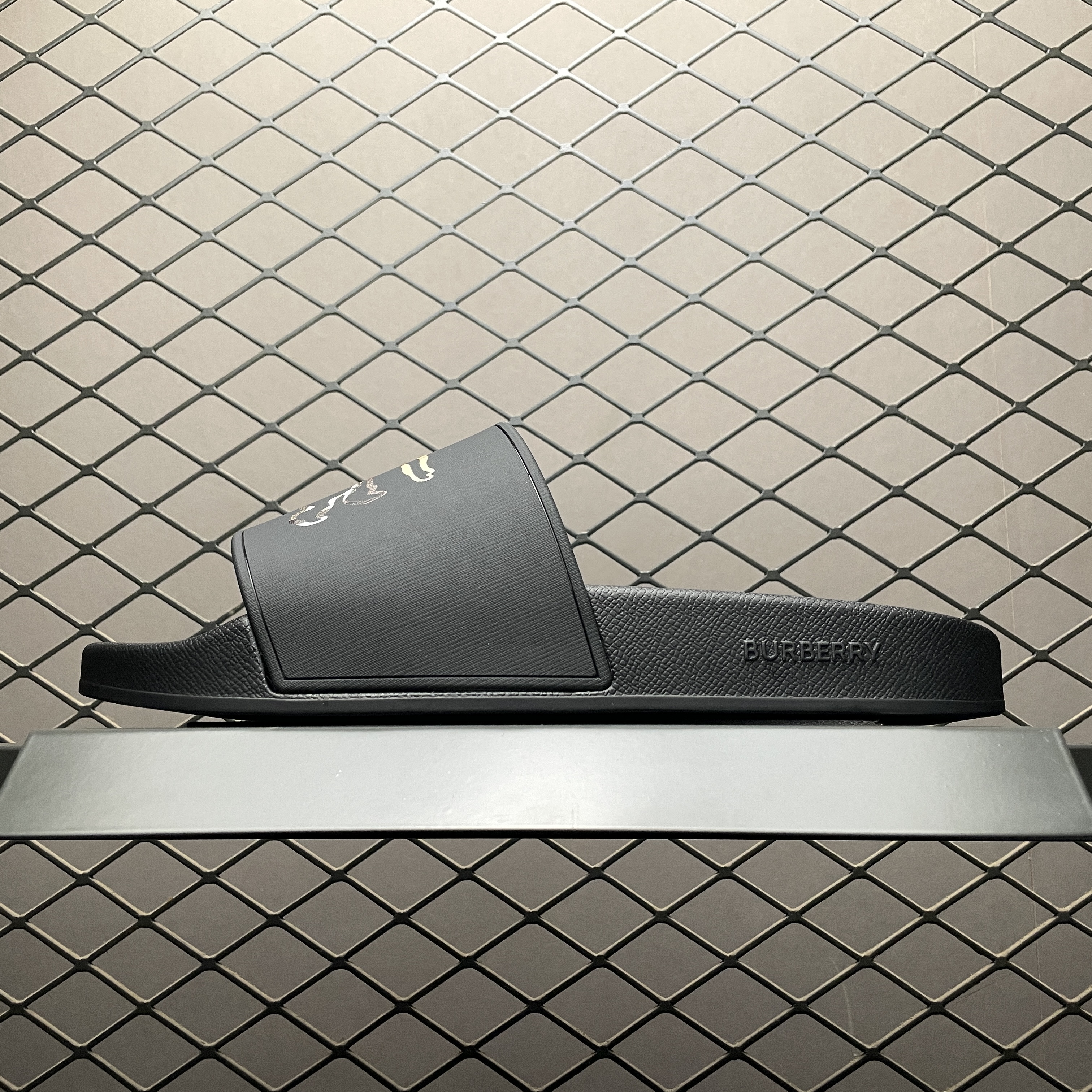 Burberry Check EKD Motif Slide (80718491)