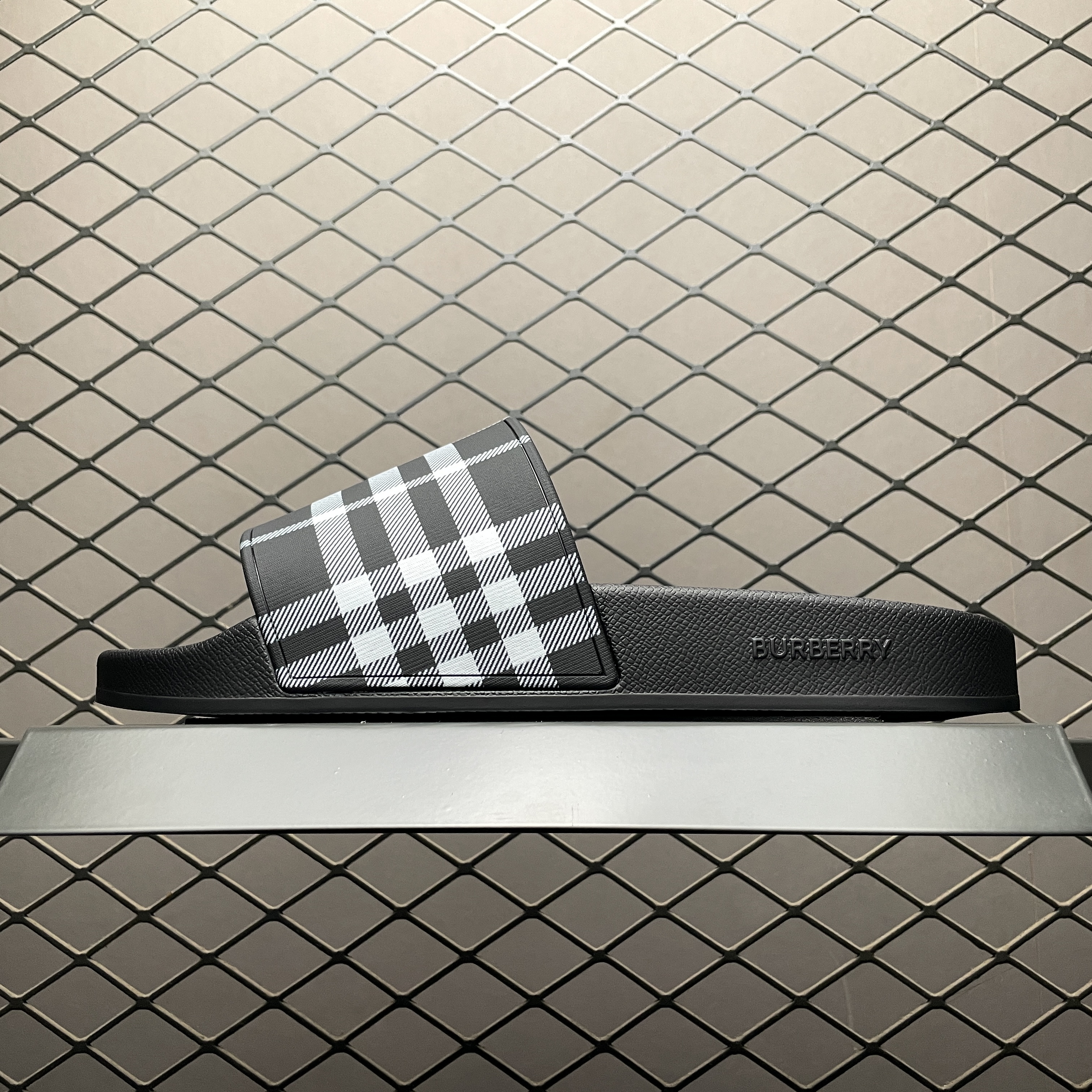 Burberry Check EKD Motif Slide (81075141)