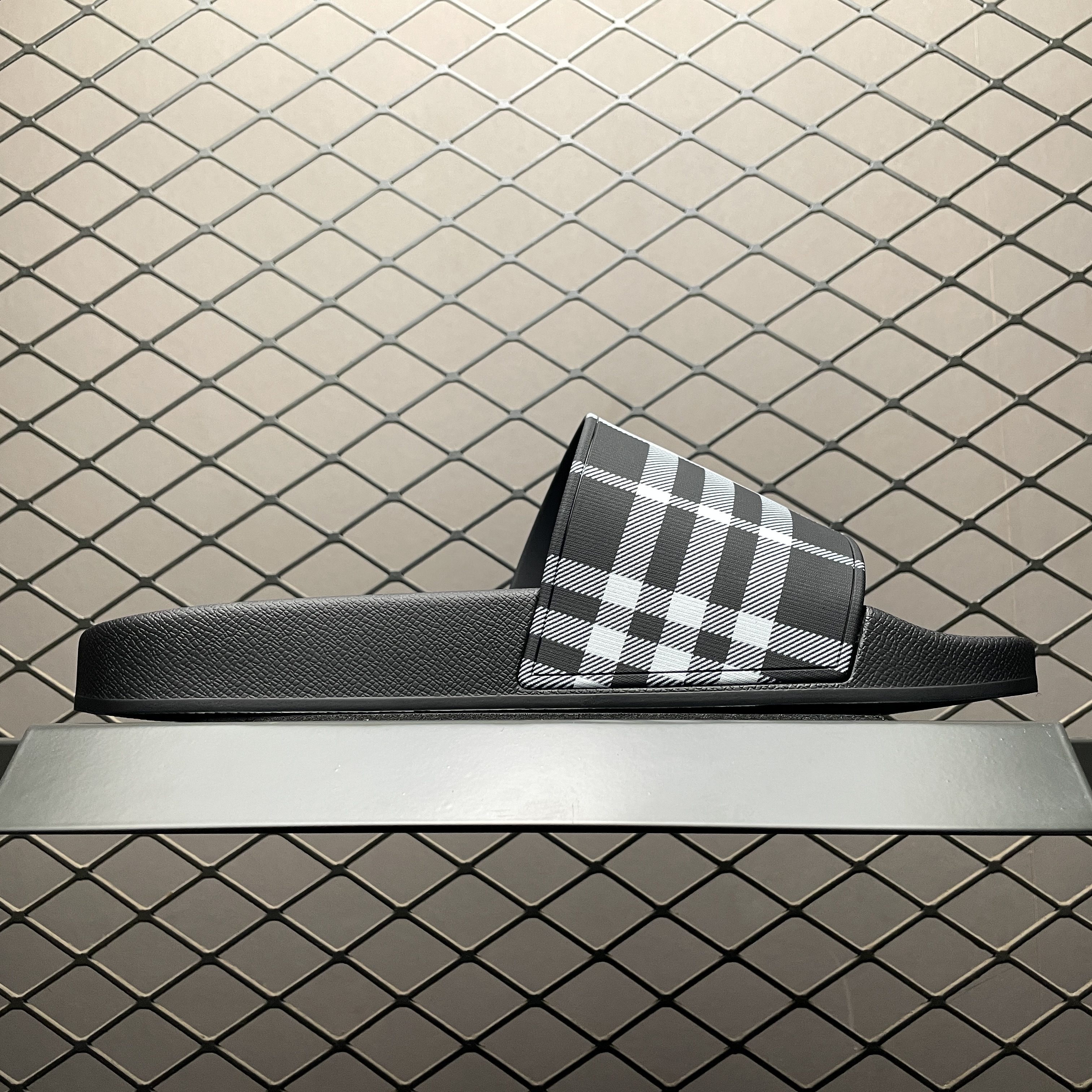 Burberry Check EKD Motif Slide (81075141)