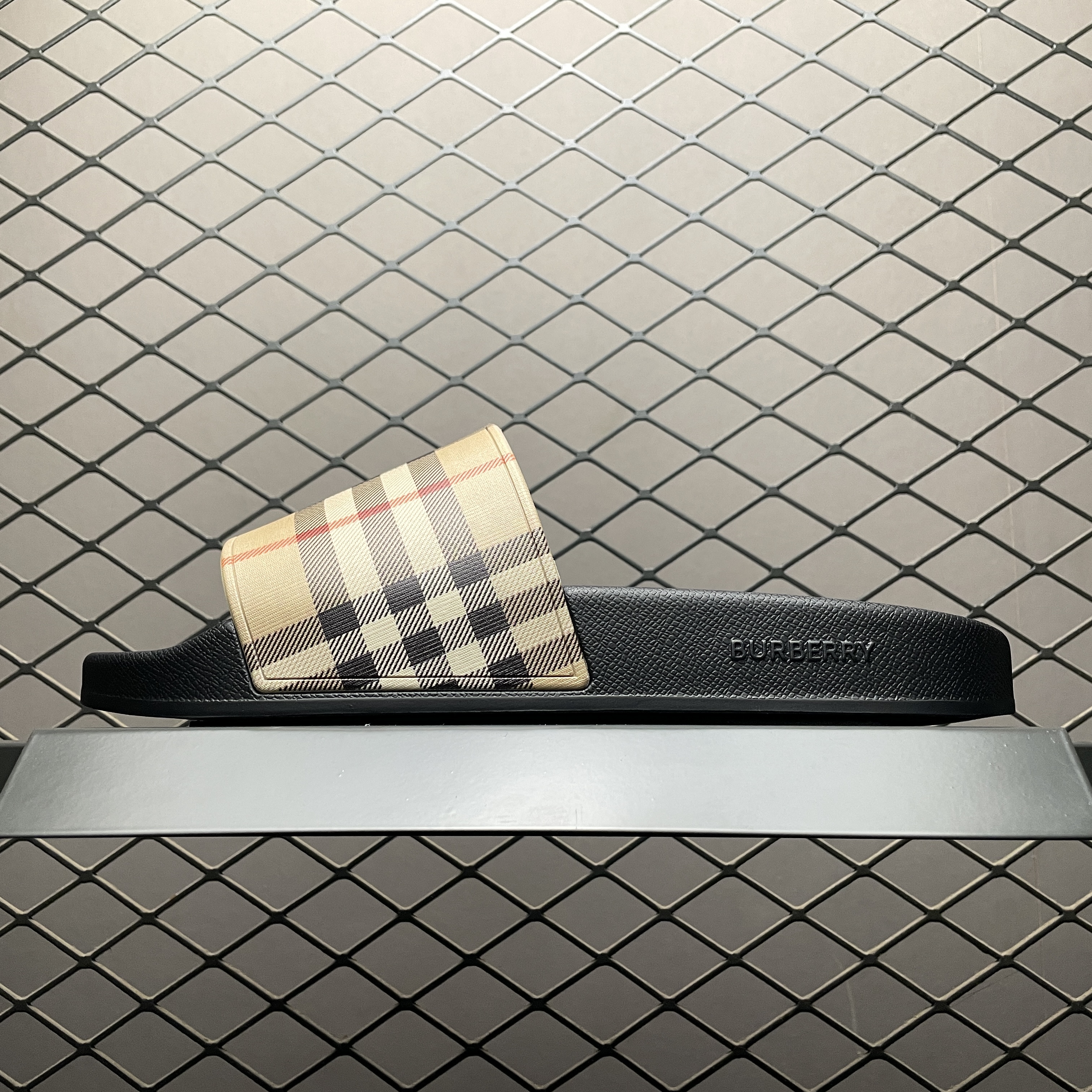 Burberry Check EKD Motif Slide (8023965)