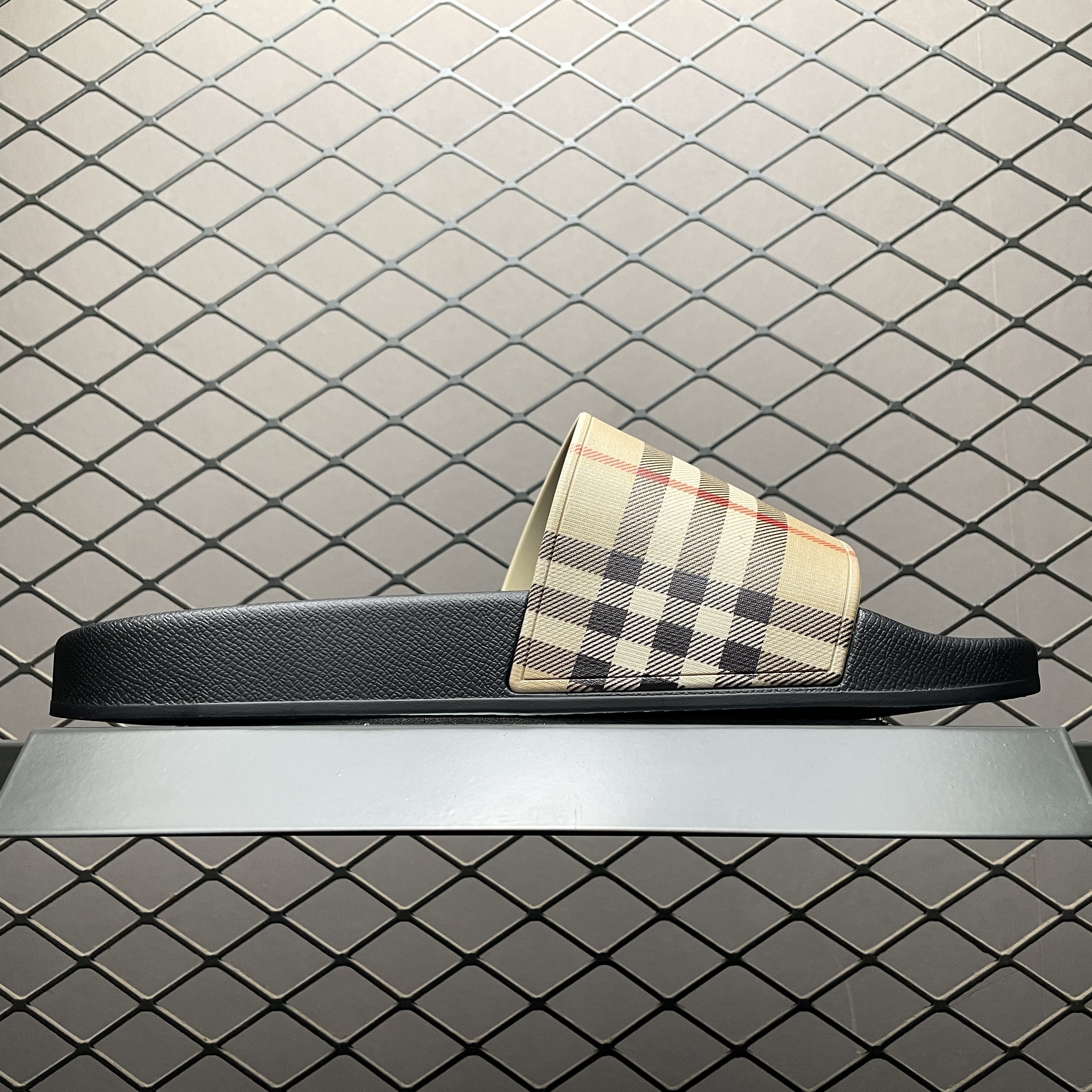 Burberry Check EKD Motif Slide (8023965)
