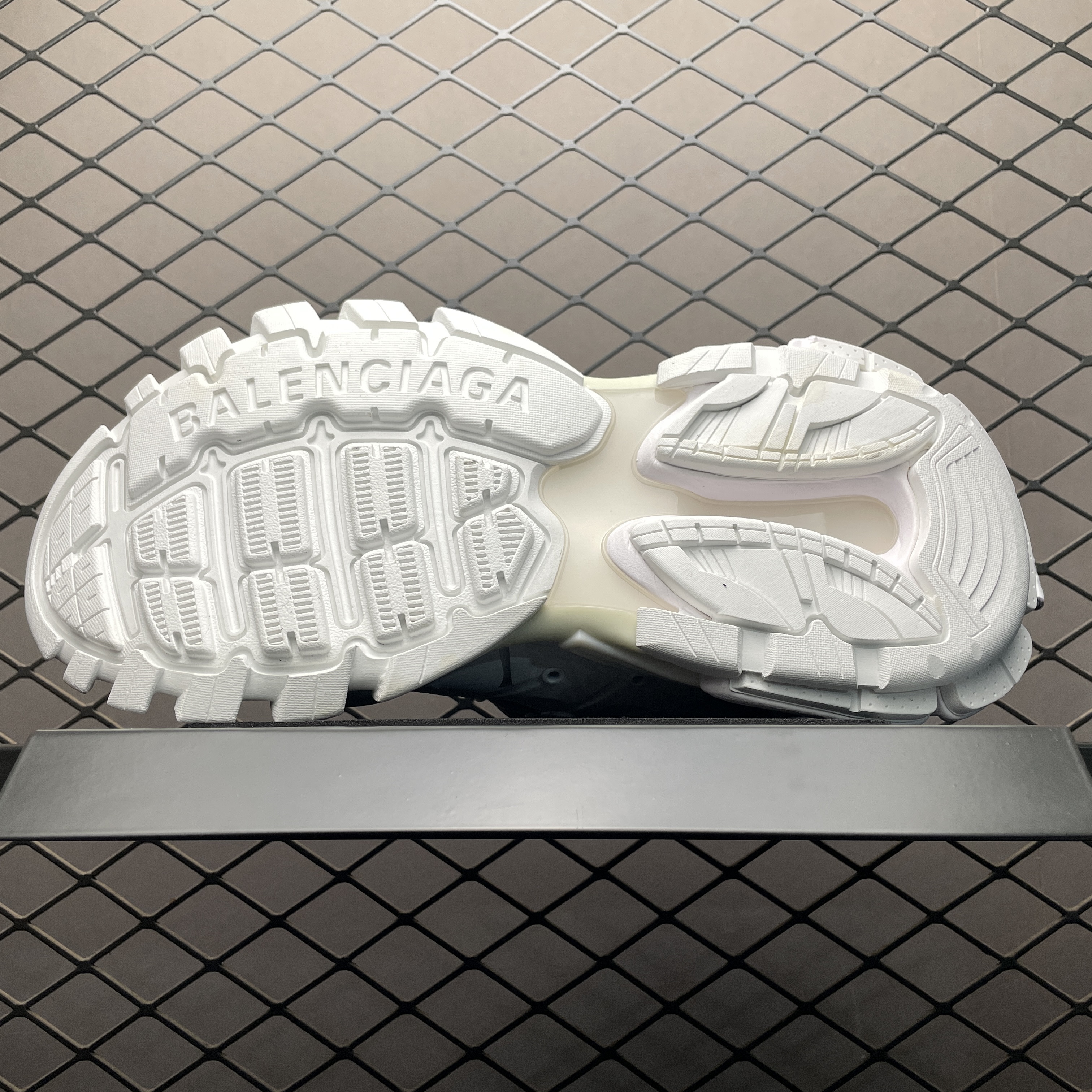 BALENCIAGA Track Trail Laces Sneaker "White/Lilac"（800590WTRHK9050）