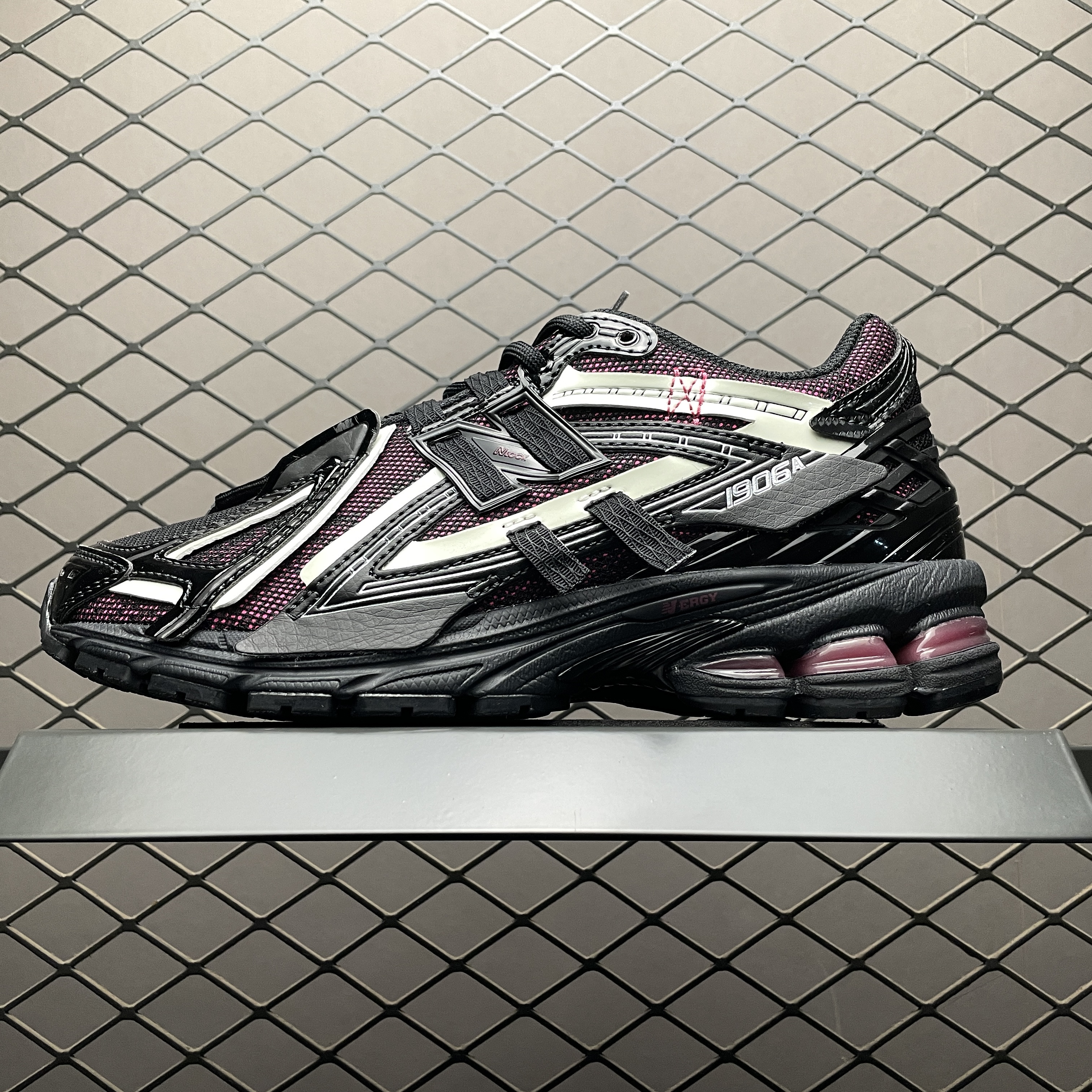 New Balance 1906A "Pink Metallic"(U1906AD）