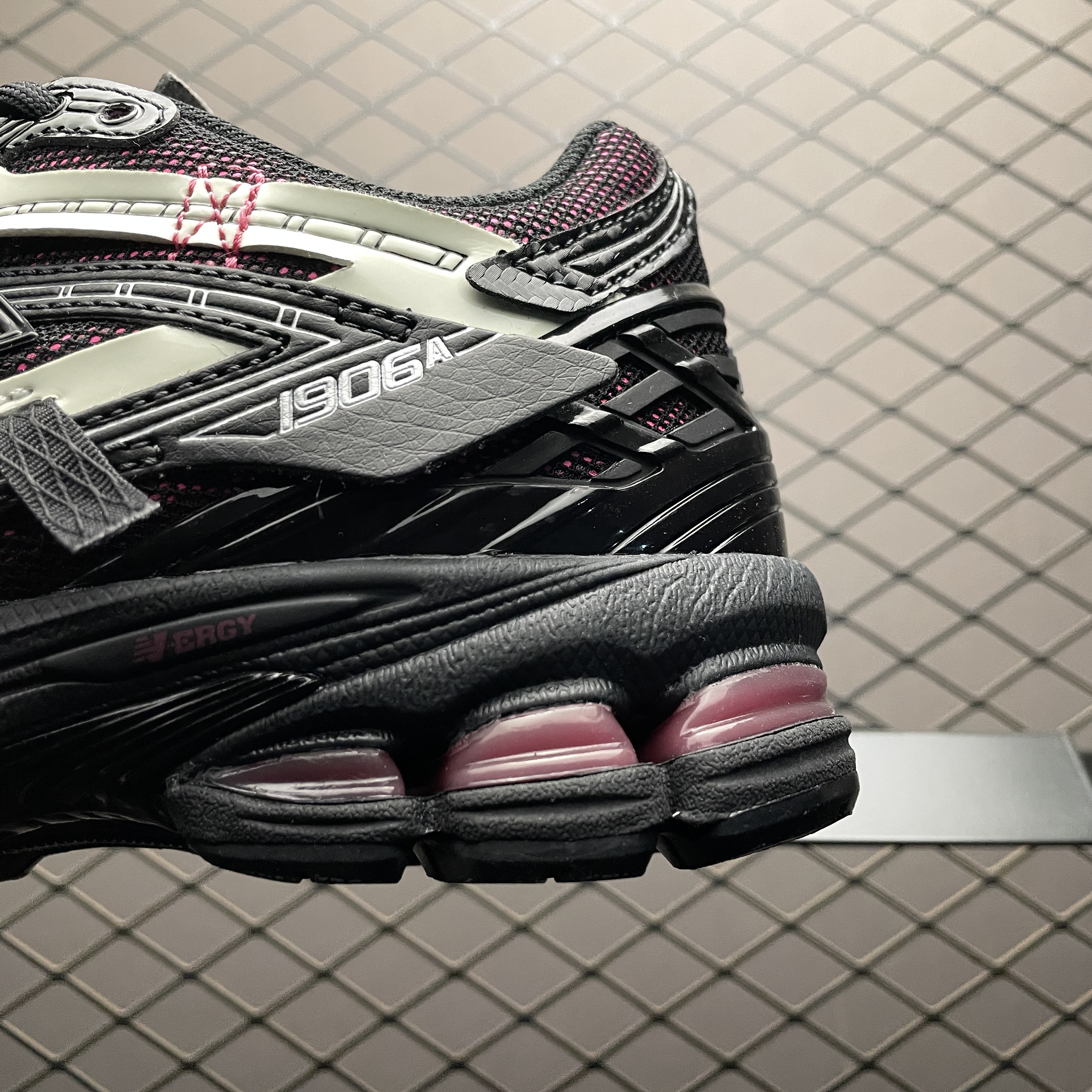 New Balance 1906A "Pink Metallic"(U1906AD）