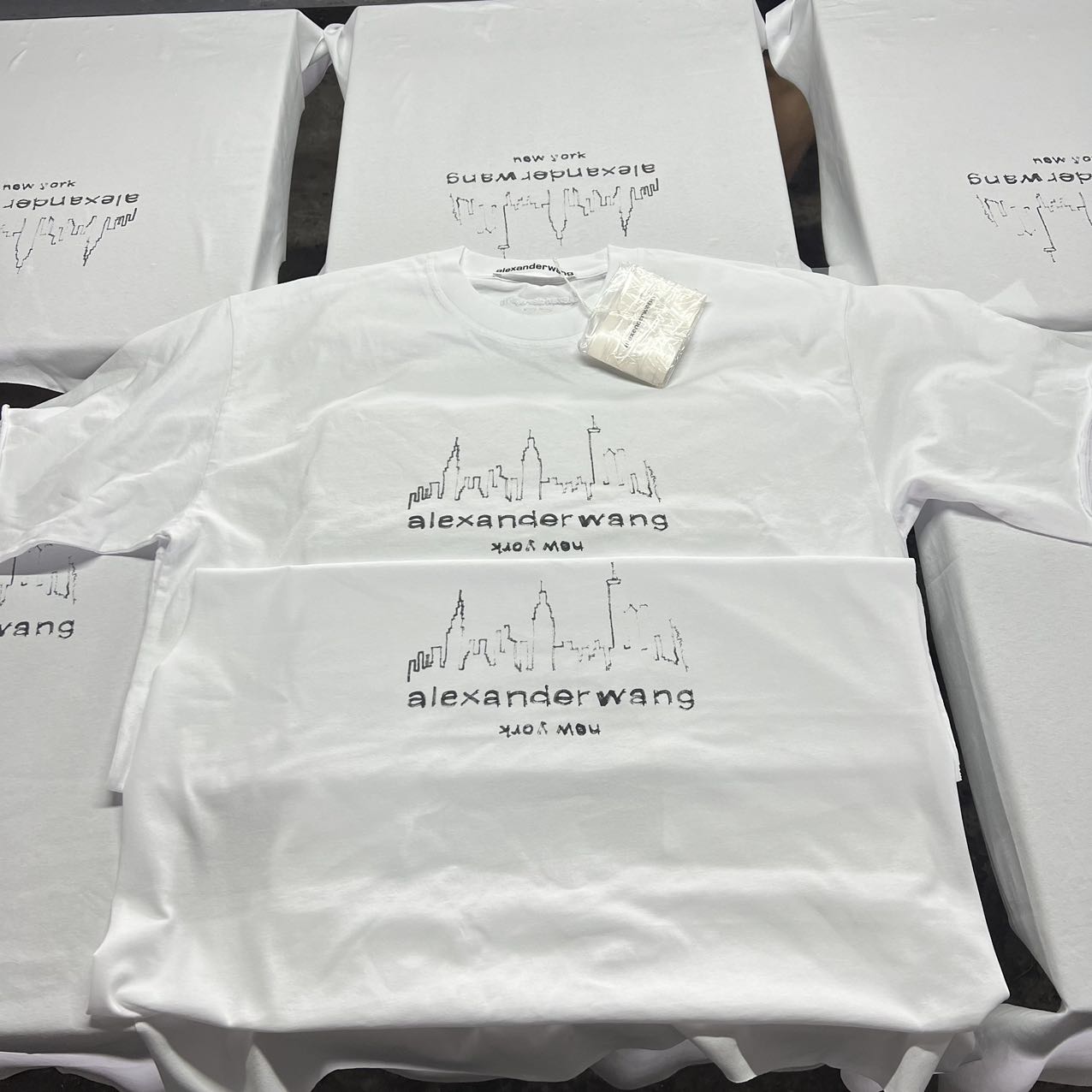 Alexander Wang White Cotton Oversized Logo T-shirt  (UCC3251842100）