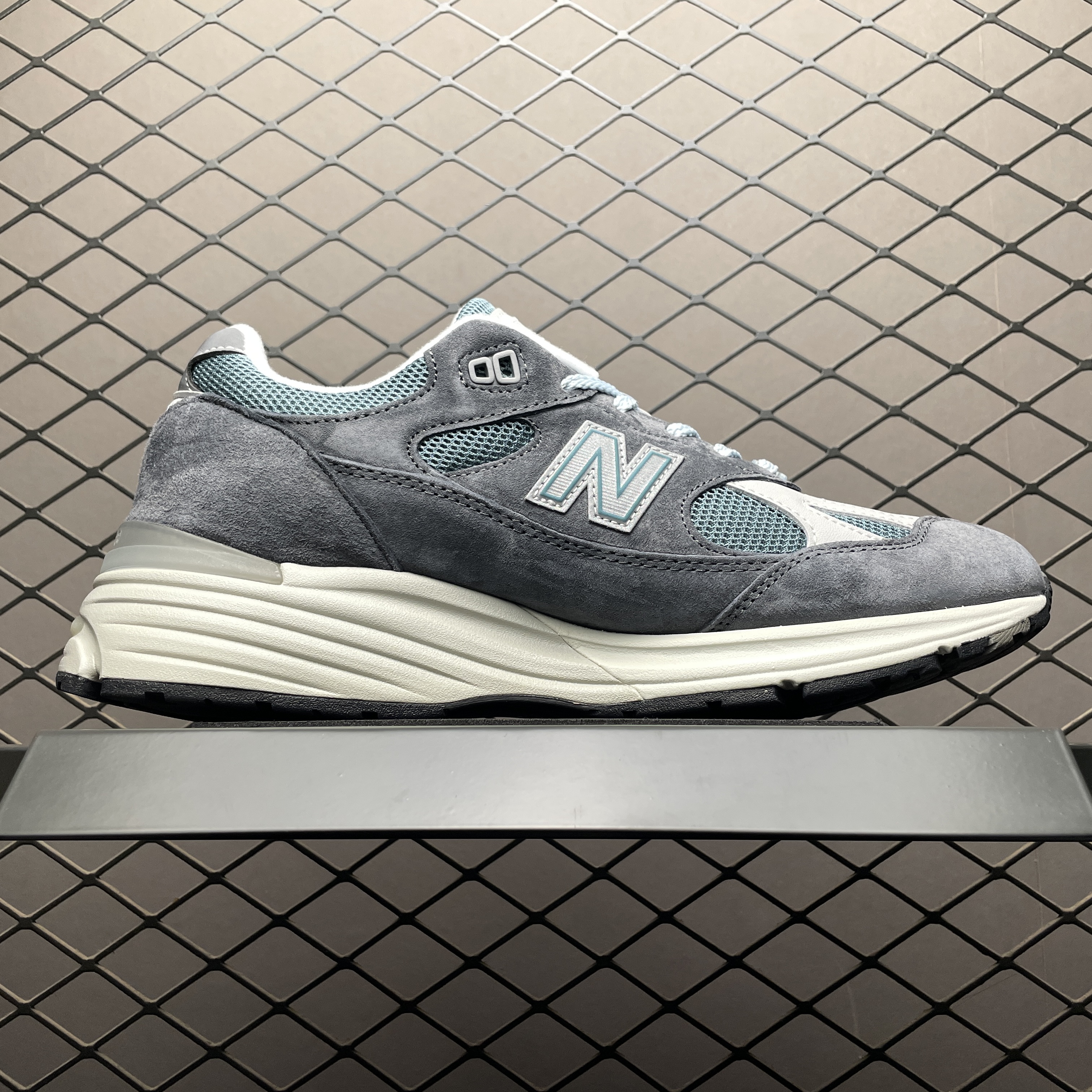 KITH × New Balance 991V2 "Asphalt/Lead/Oyster Mushroom"(U991KH2)