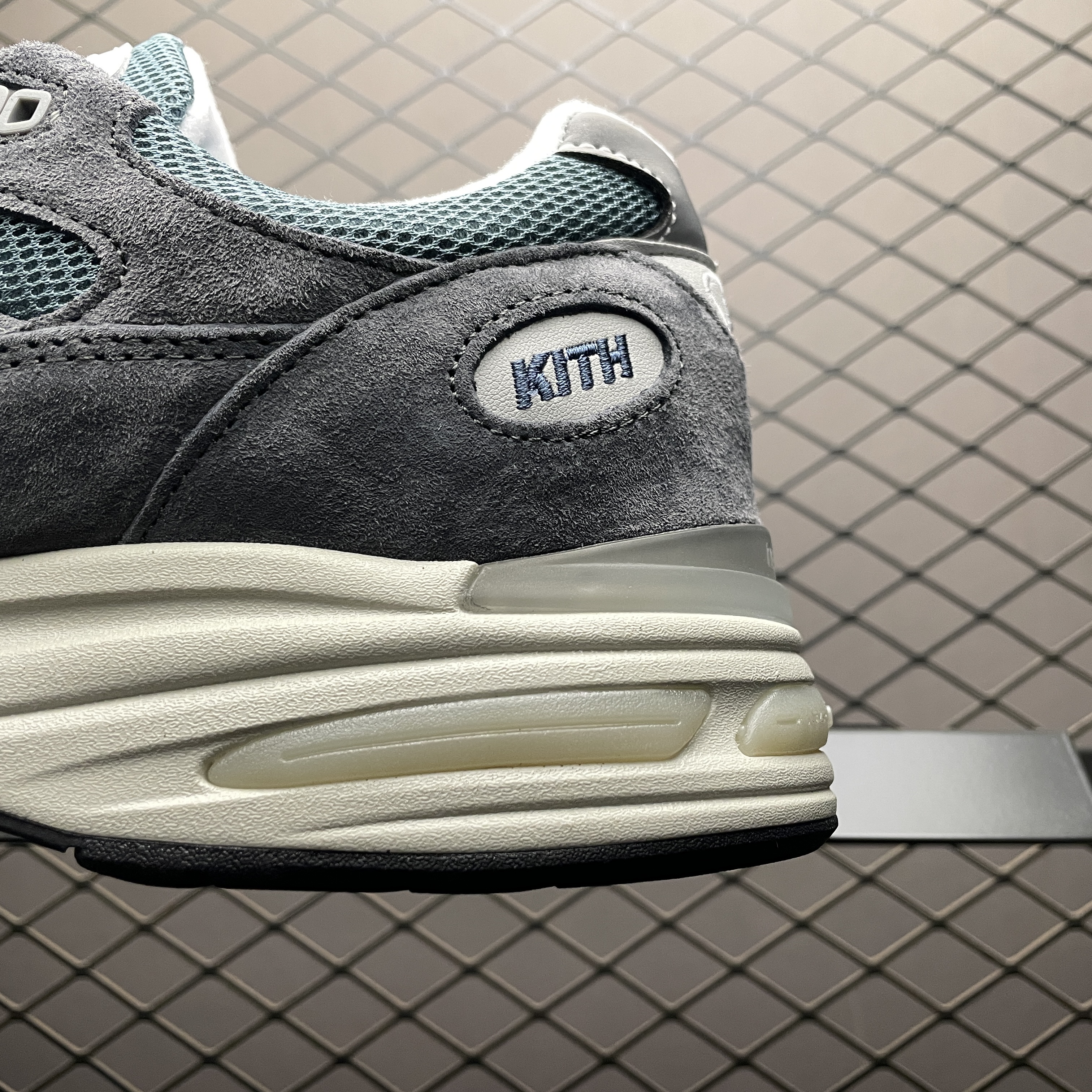 KITH × New Balance 991V2 "Asphalt/Lead/Oyster Mushroom"(U991KH2)