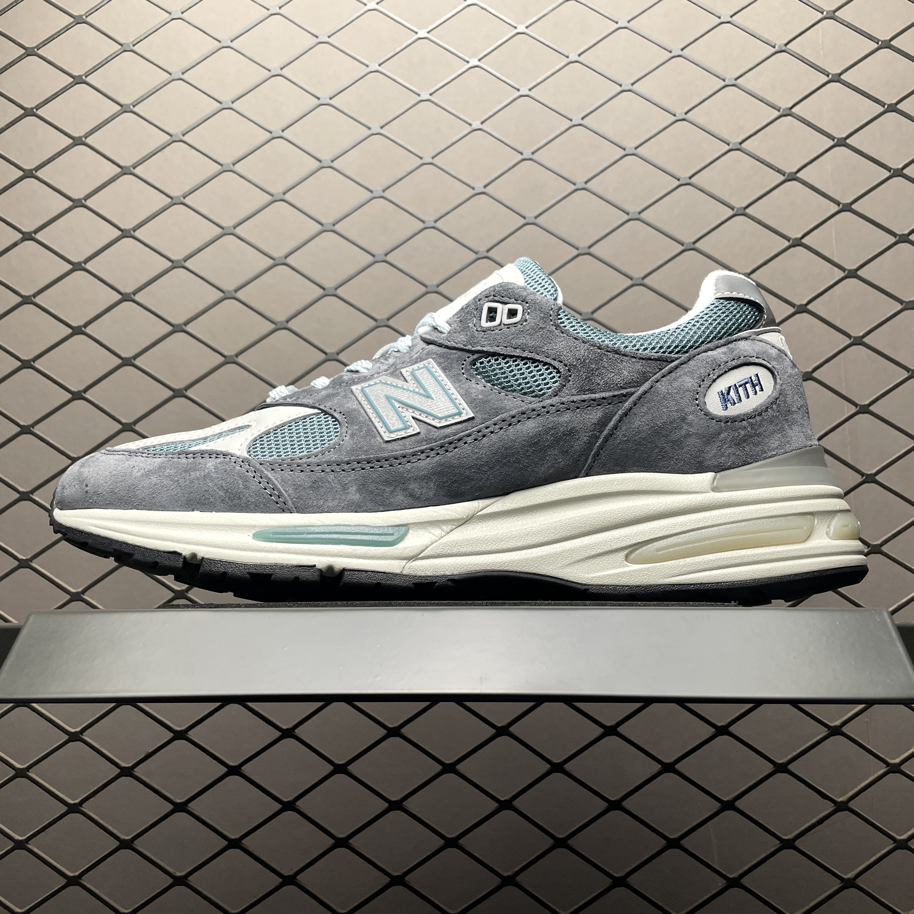 KITH × New Balance 991V2 "Asphalt/Lead/Oyster Mushroom"(U991KH2)