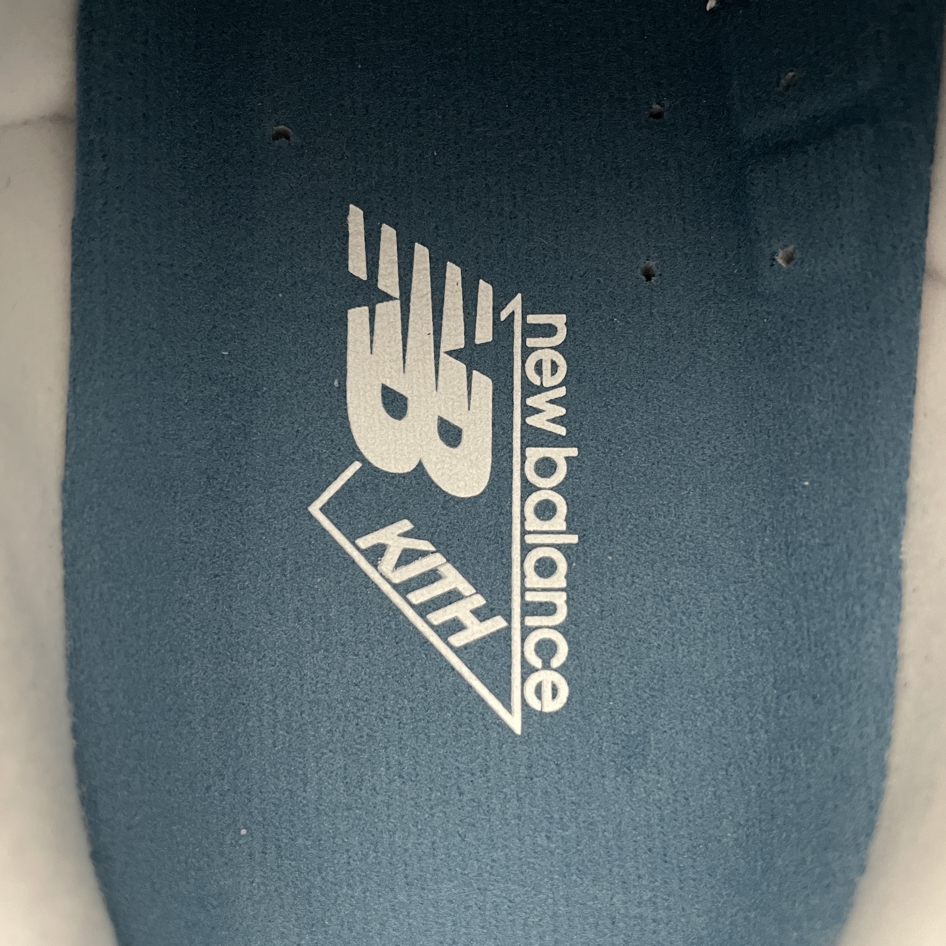 KITH × New Balance 991V2 "Asphalt/Lead/Oyster Mushroom"(U991KH2)