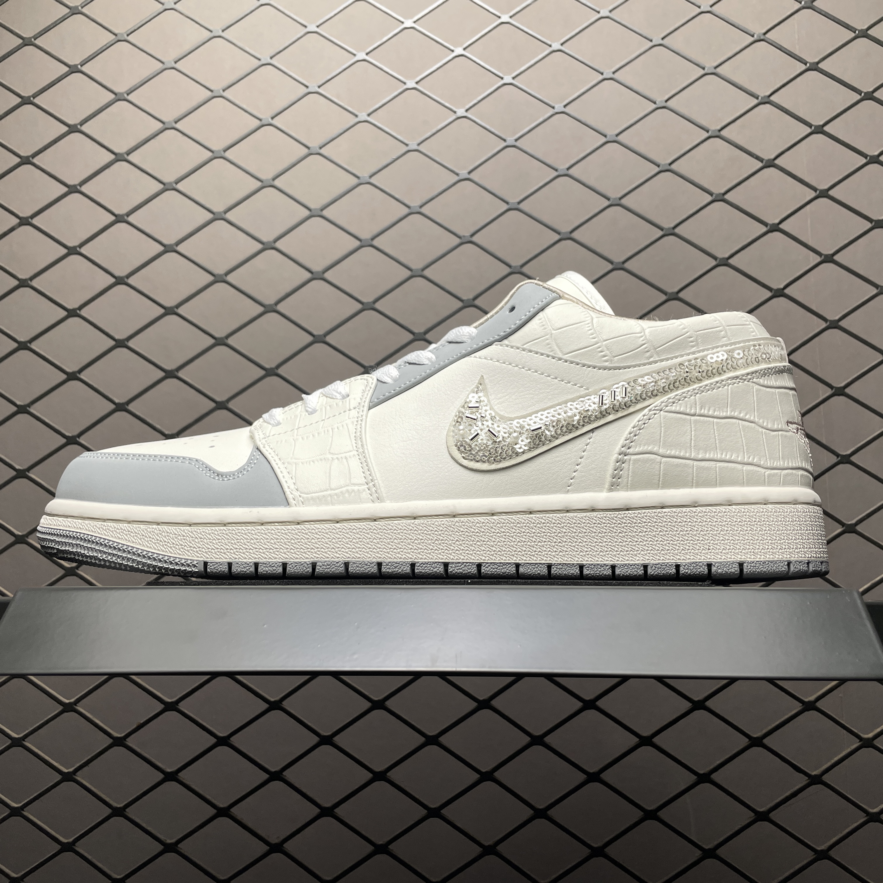 Nike Women's Air Jordan 1 Low "Turquoise Gemstones"（IH7323-100）