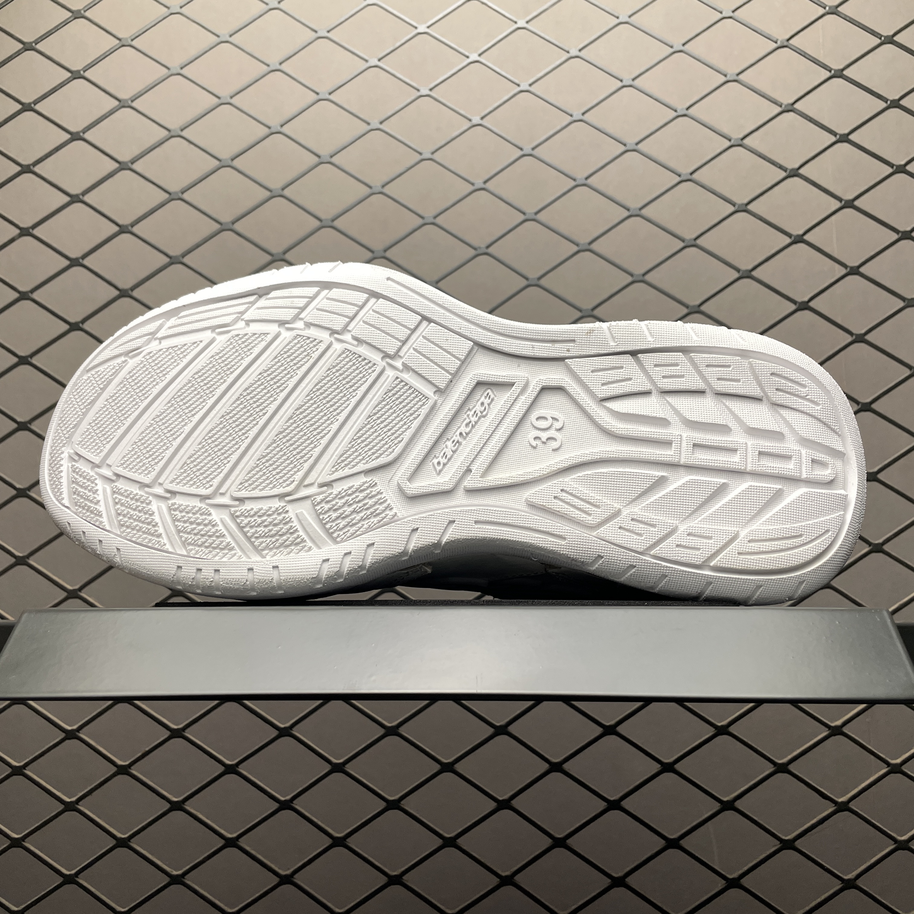 BALENCIAGA Men's Hamptons Worn-out Sneaker（841765WCURB9141）