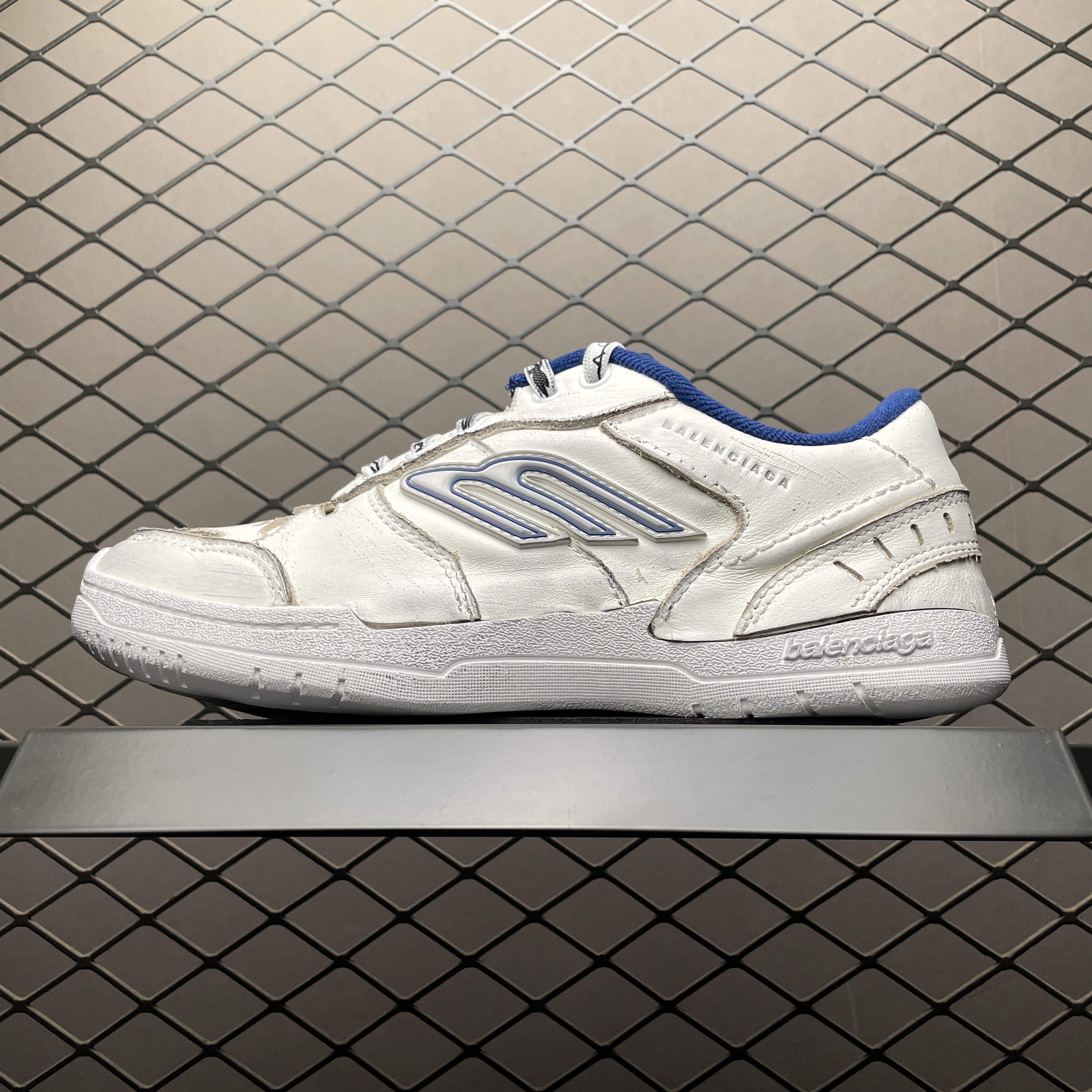 BALENCIAGA Men's Hamptons Worn-out Sneaker（841765WCURB9141）