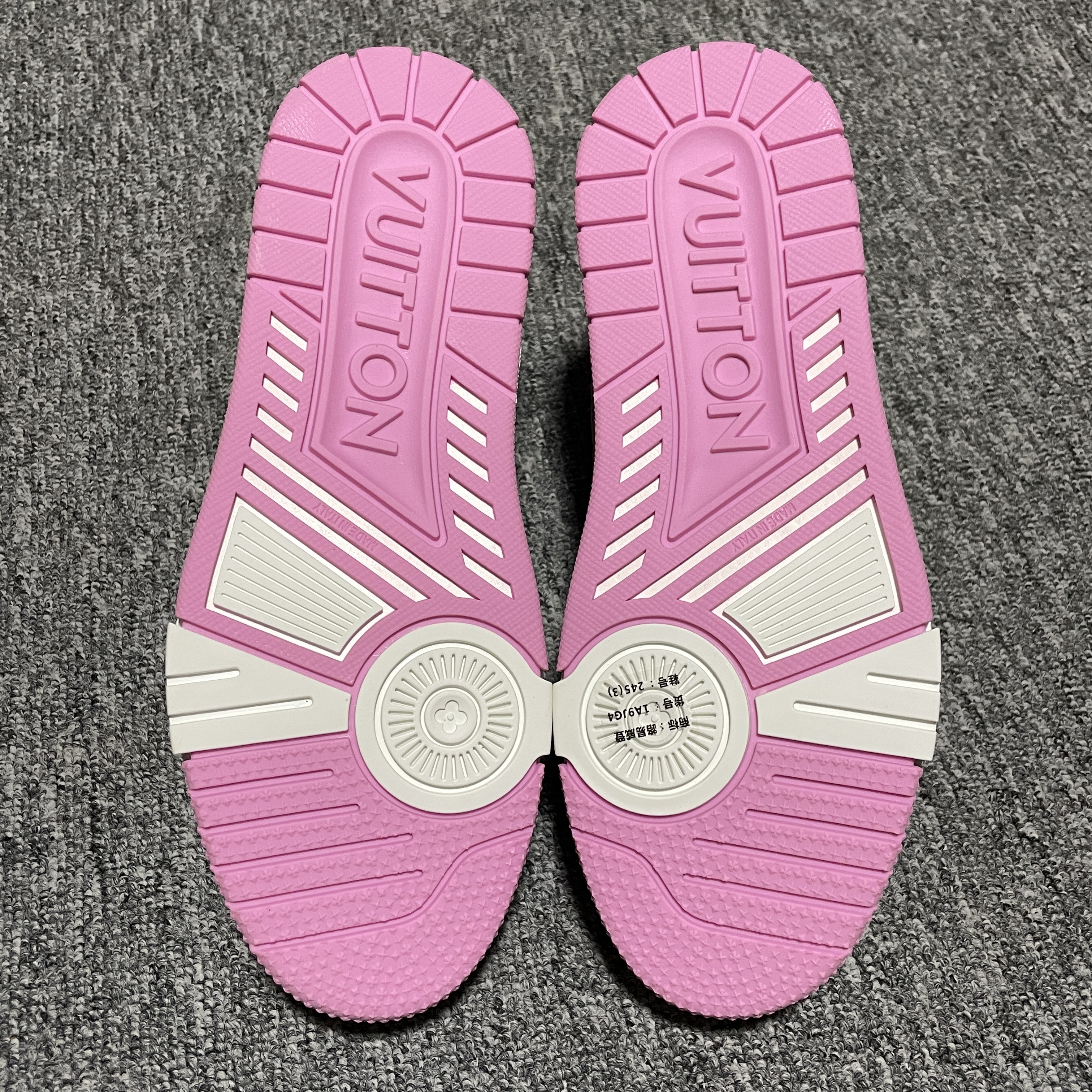 Louis Vuitton LV Trainer Sneaker（1AIKOQ）