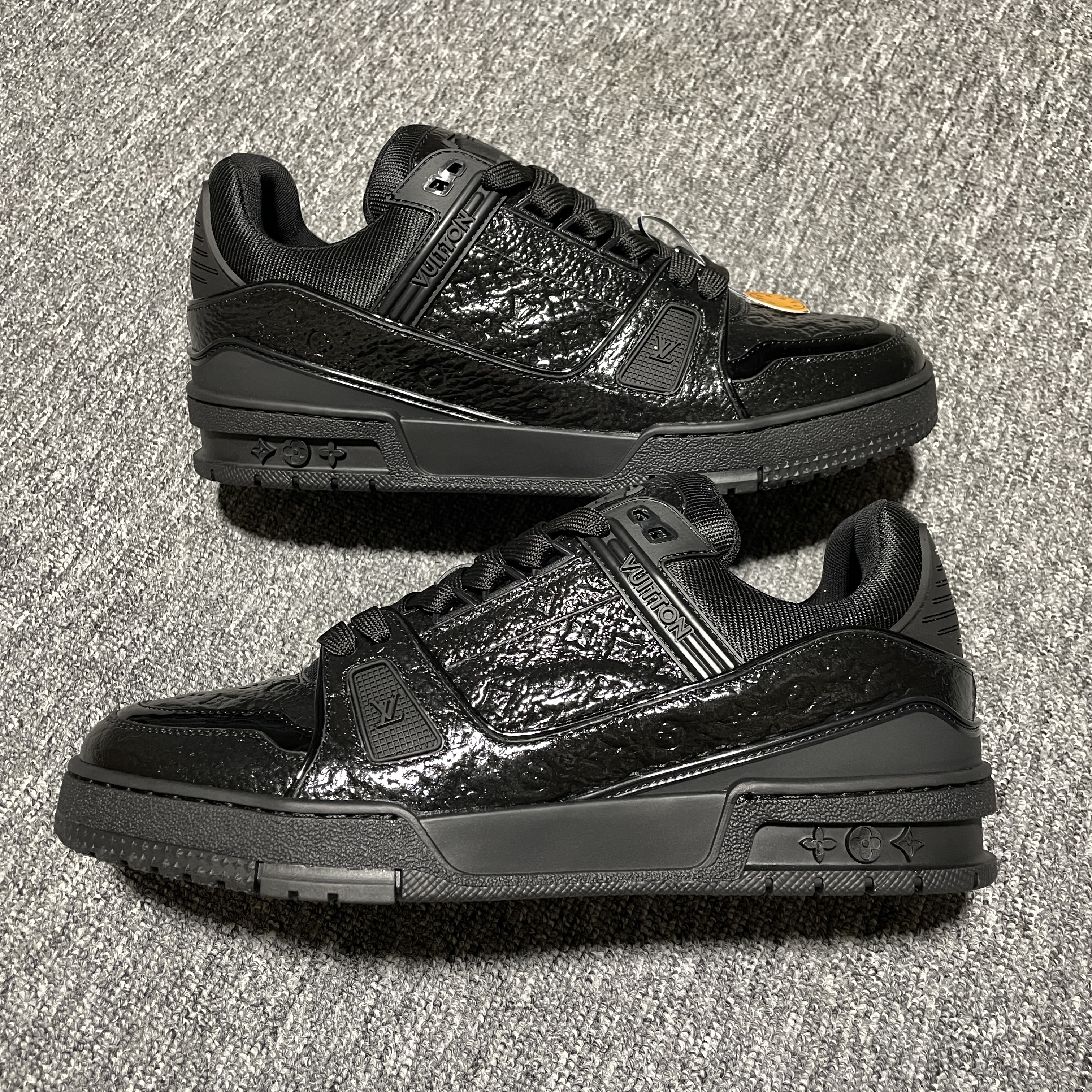 Louis Vuitton LV Trainer Sneaker（1AHTA3)