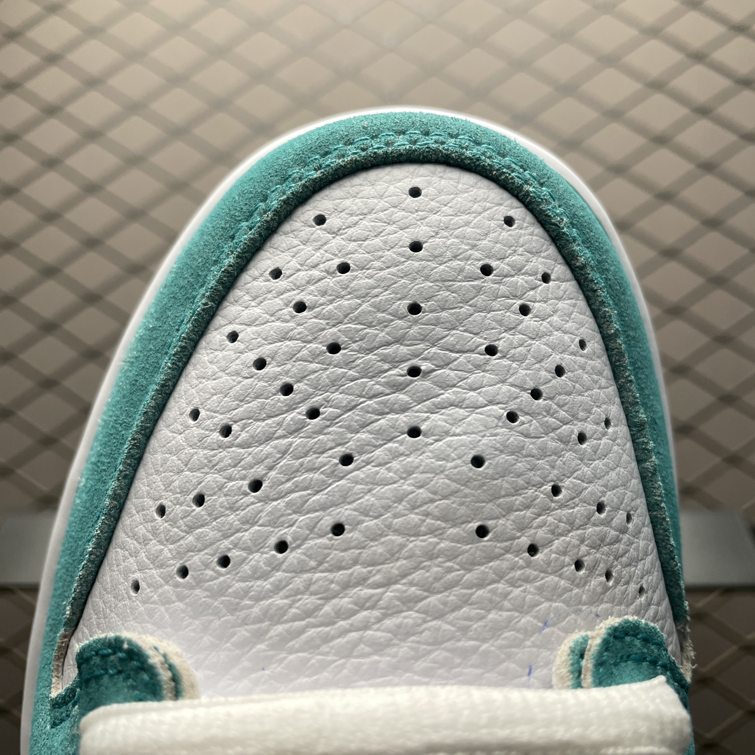 April Skateboards x NK SB Dunk Low（FD2562-400）