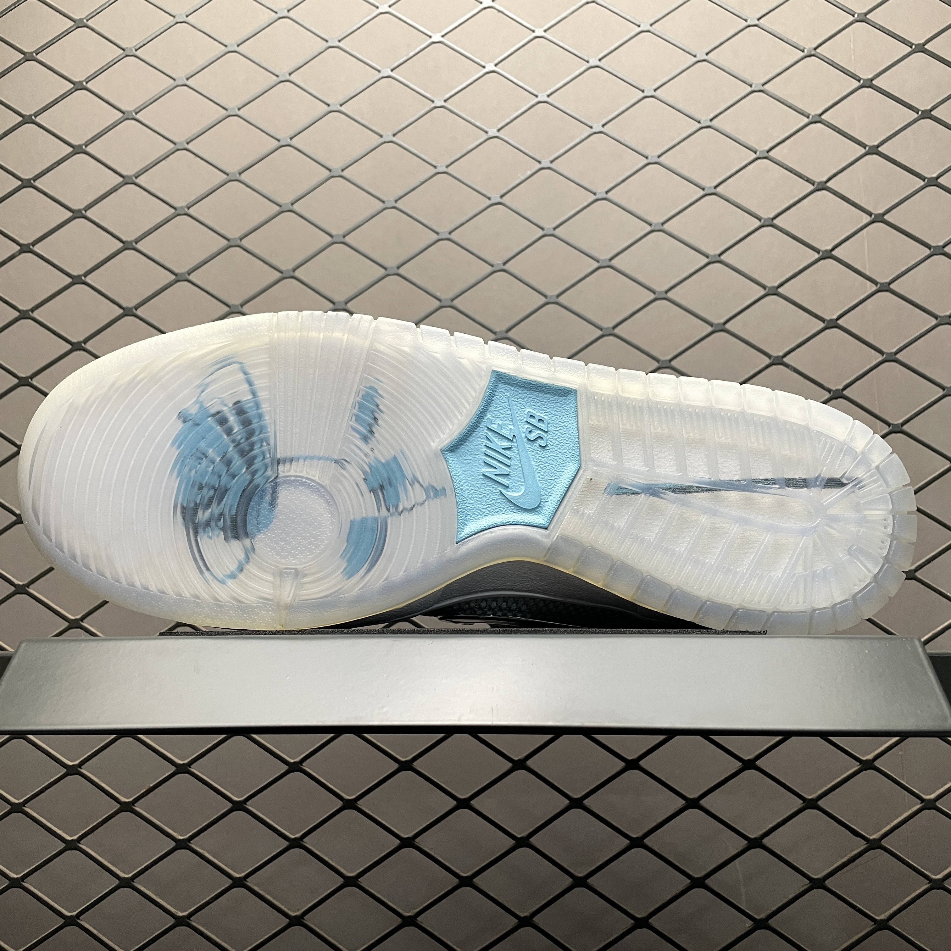 April Skateboards x NK SB Dunk Low（FD2562-400）