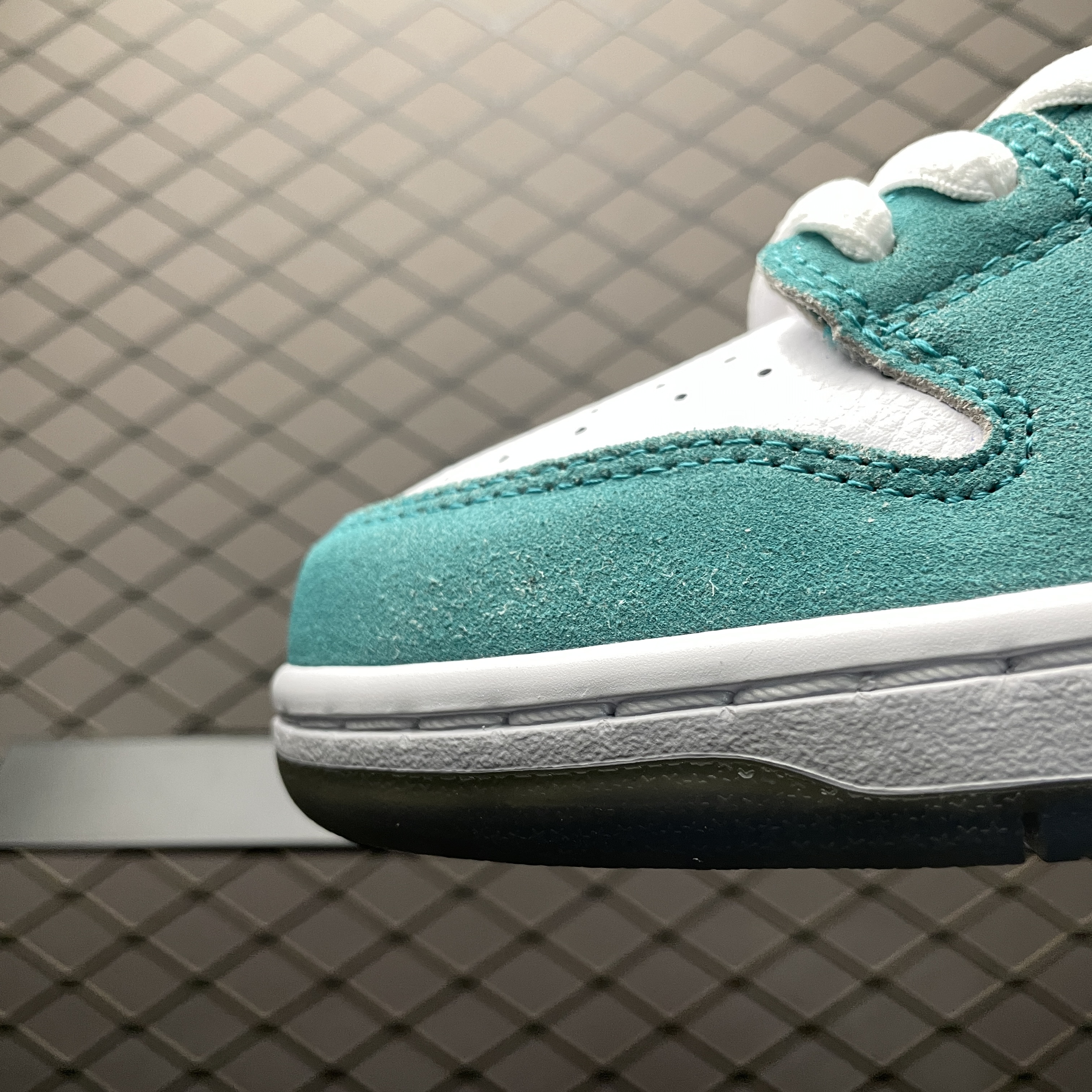 April Skateboards x NK SB Dunk Low（FD2562-400）