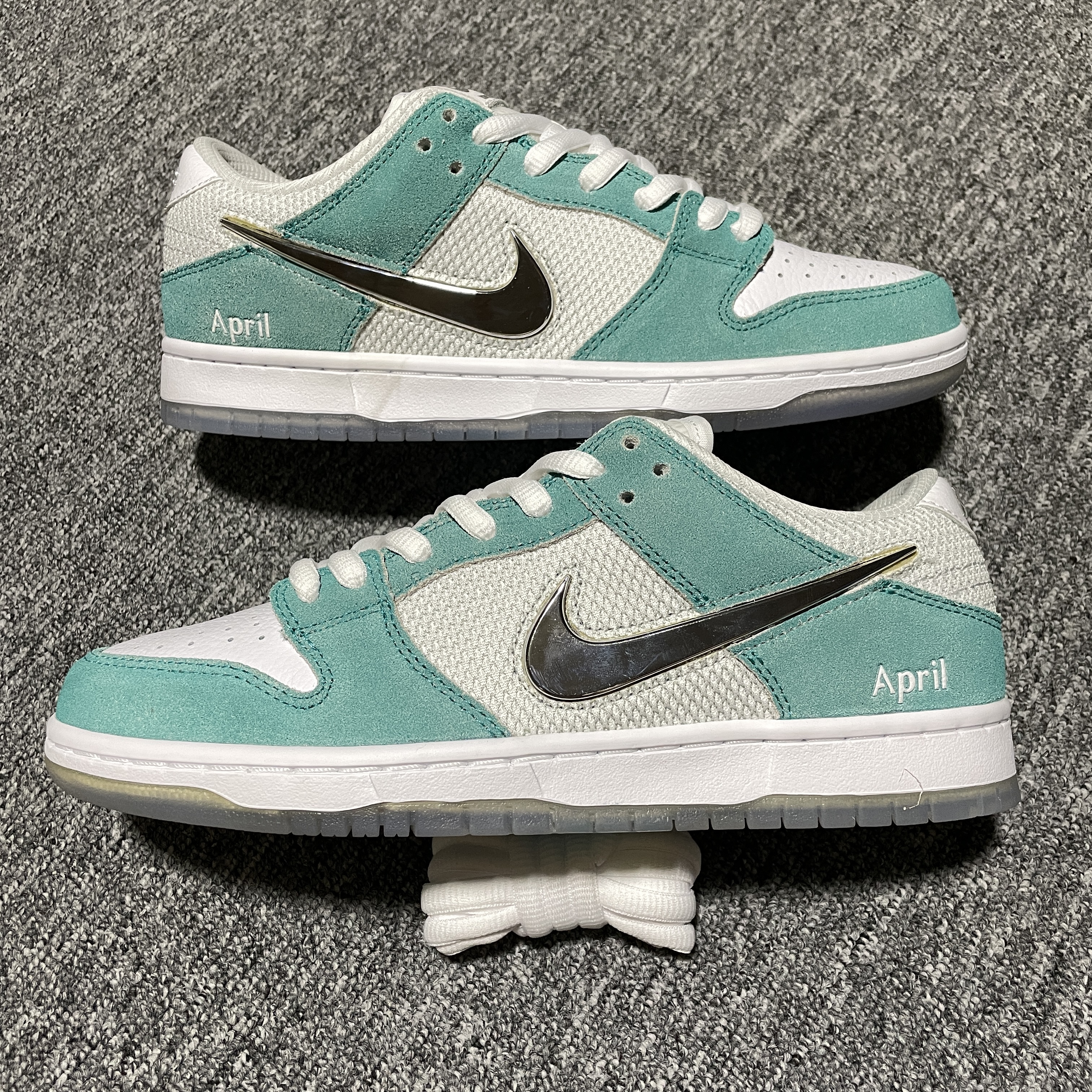 April Skateboards x NK SB Dunk Low（FD2562-400）