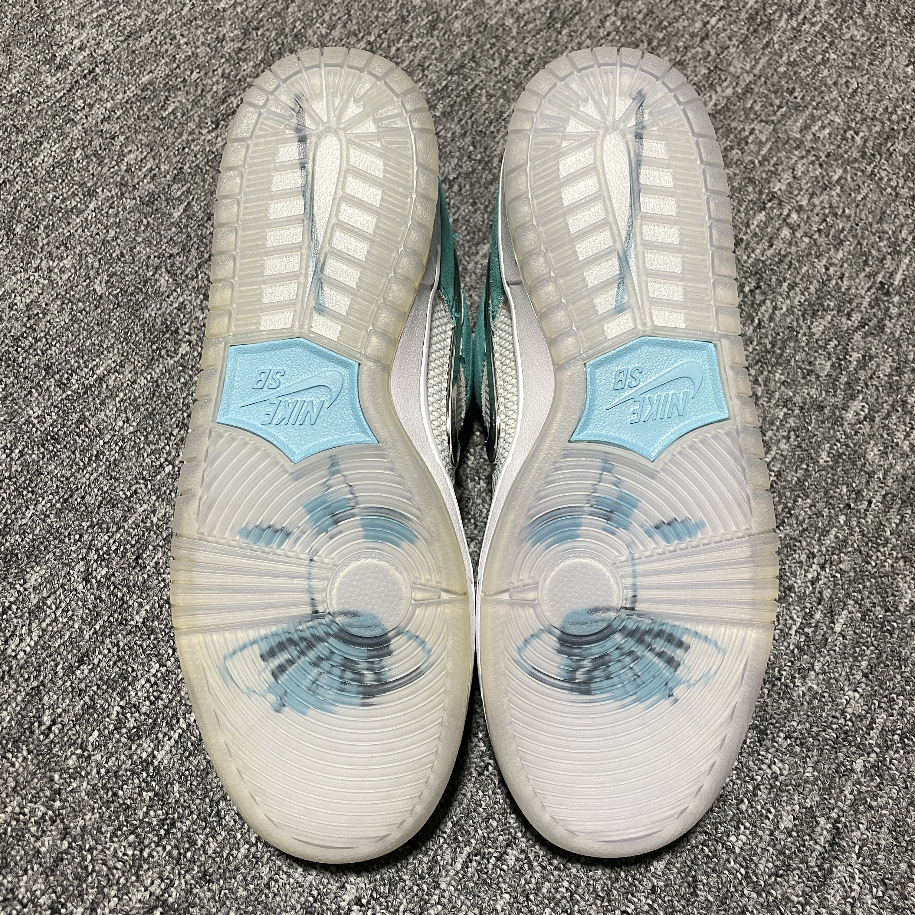 April Skateboards x NK SB Dunk Low（FD2562-400）