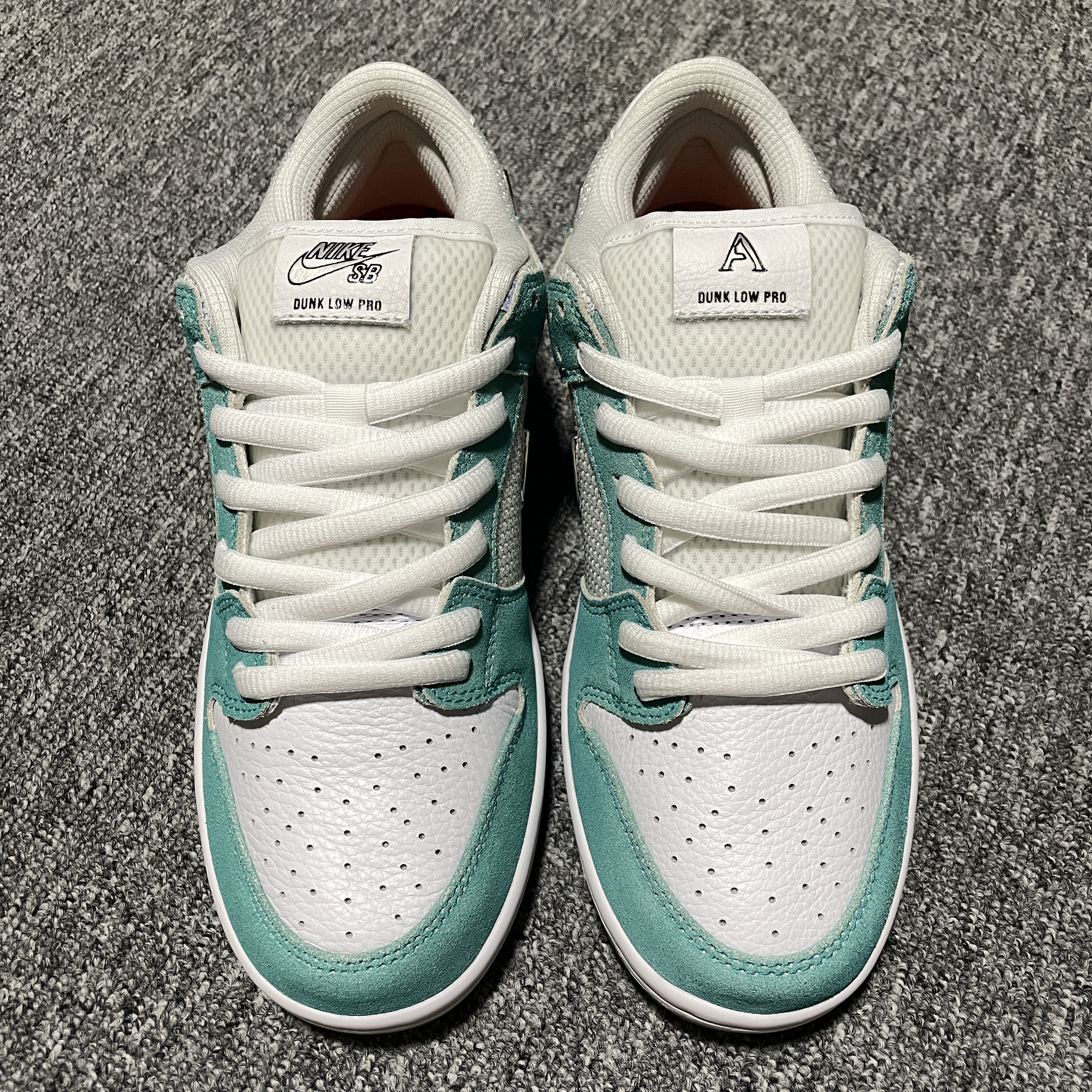 April Skateboards x NK SB Dunk Low（FD2562-400）