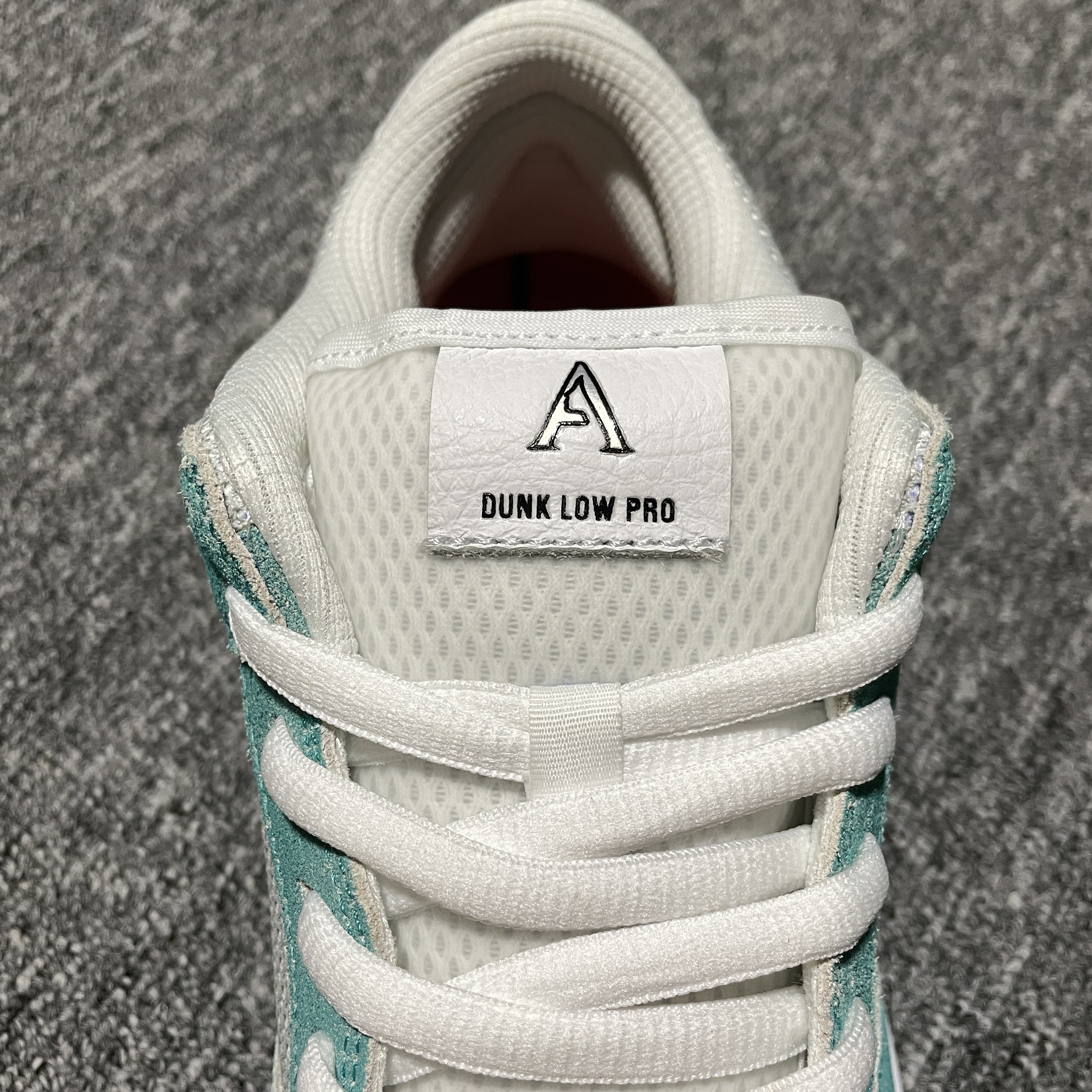 April Skateboards x NK SB Dunk Low（FD2562-400）