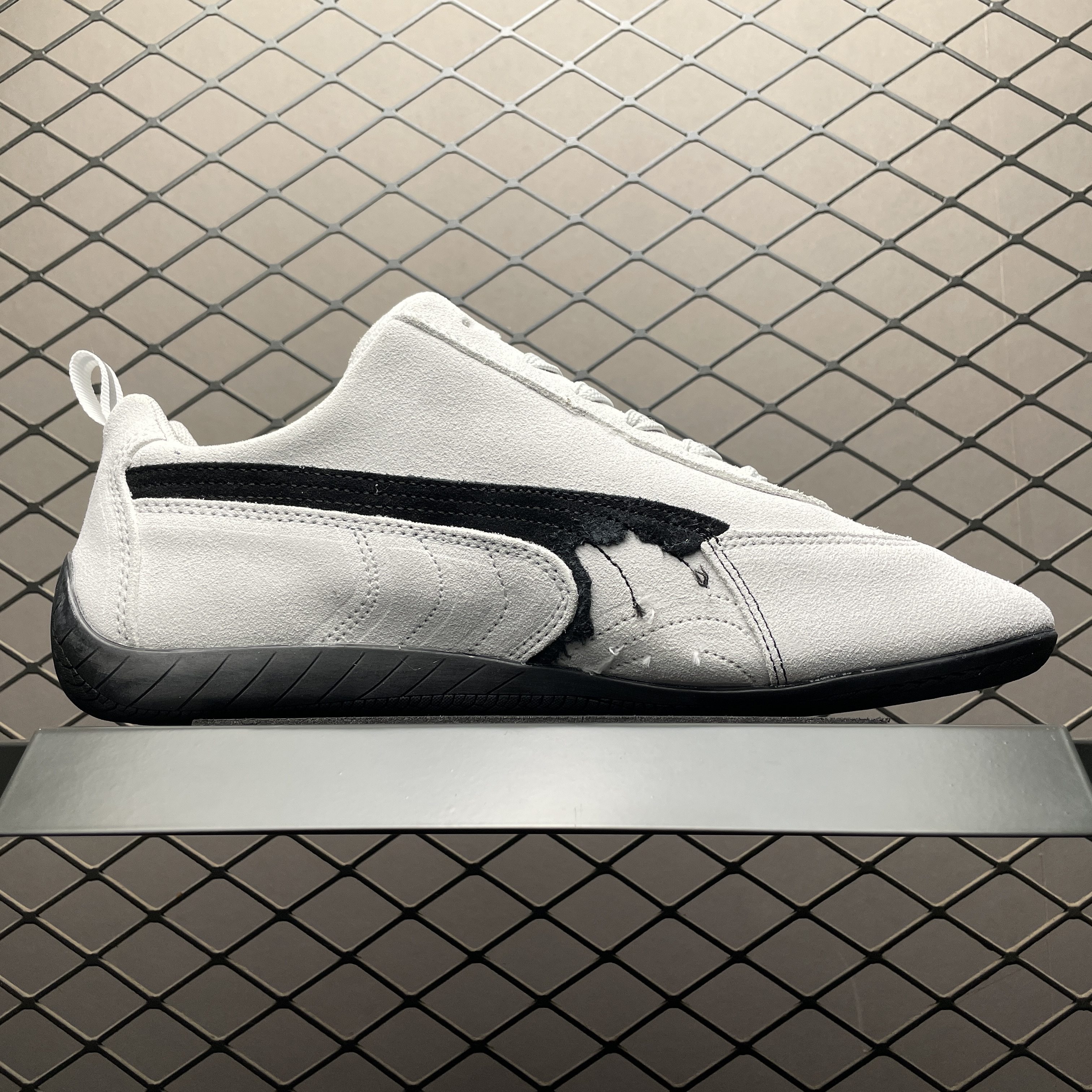 BALENCIAGA × Puma Speedcat Suede "White/Black"（847146WSDSD9010）
