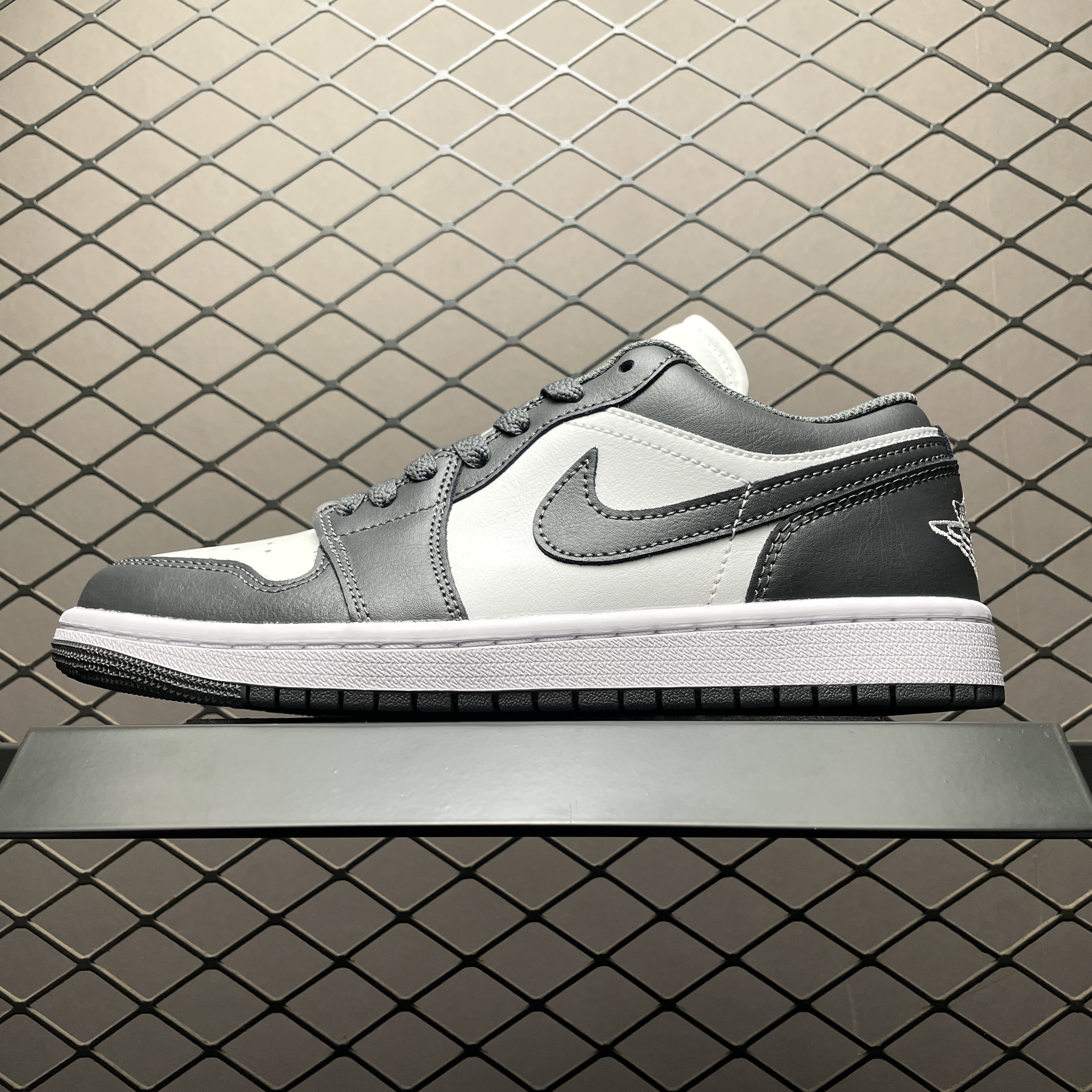 Nike Air Jordan 1 Low "Classic Grey/White"（553558-044）