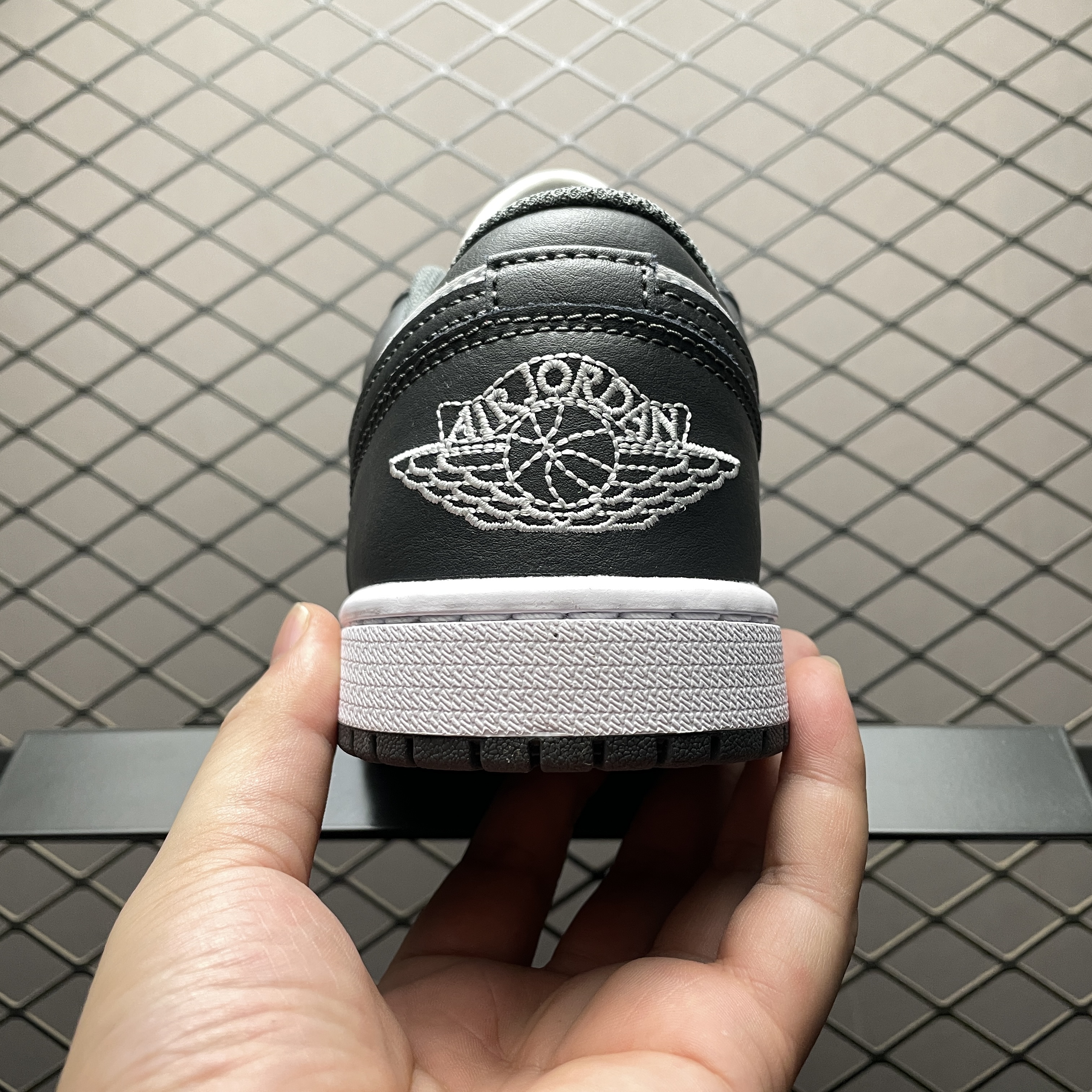 Nike Air Jordan 1 Low "Classic Grey/White"（553558-044）