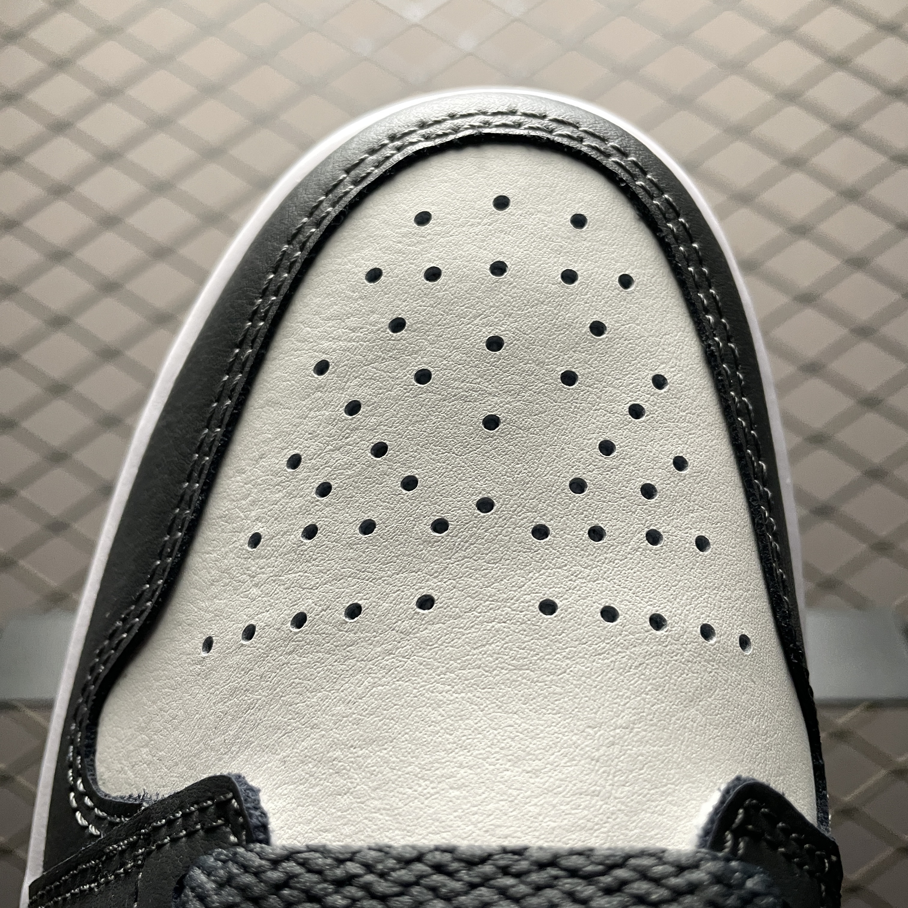 Nike Air Jordan 1 Low "Classic Grey/White"（553558-044）