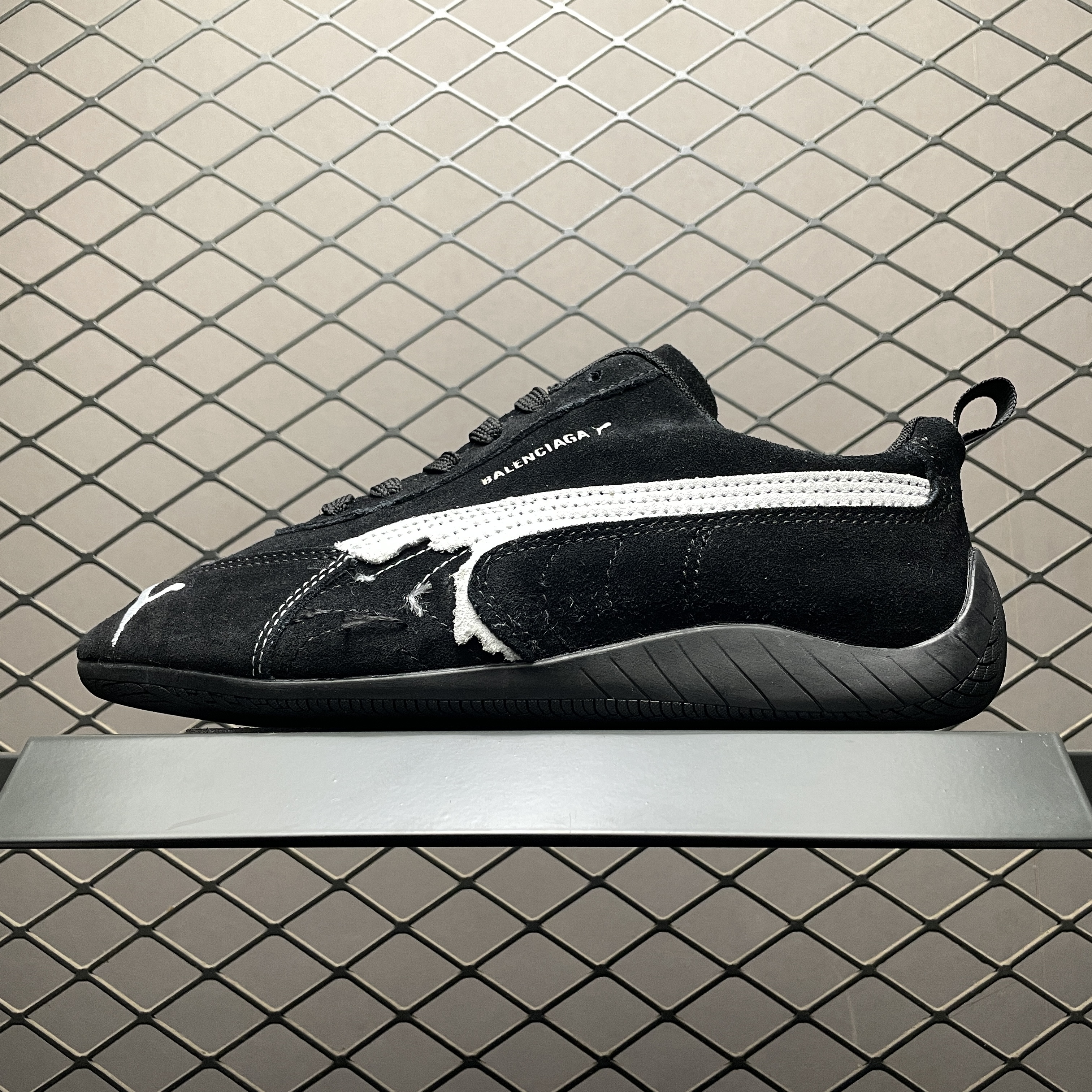 BALENCIAGA × Puma Speedcat Suede "Black/White"（847146WSDSD1090）