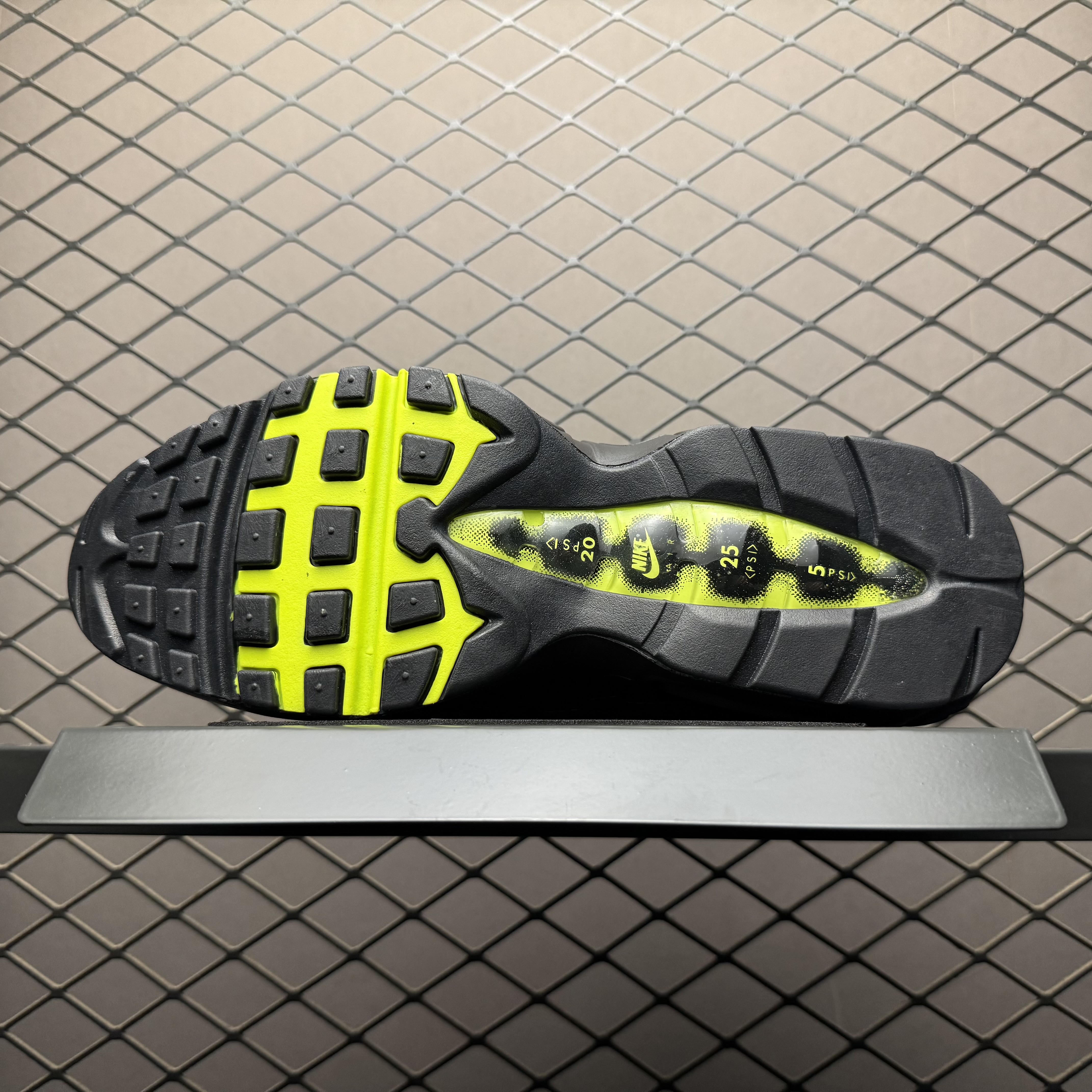 Nike Air Max 95 OG Big Bubble "Neon Yellow" (2025) (HM4740-001/CT1689-001)