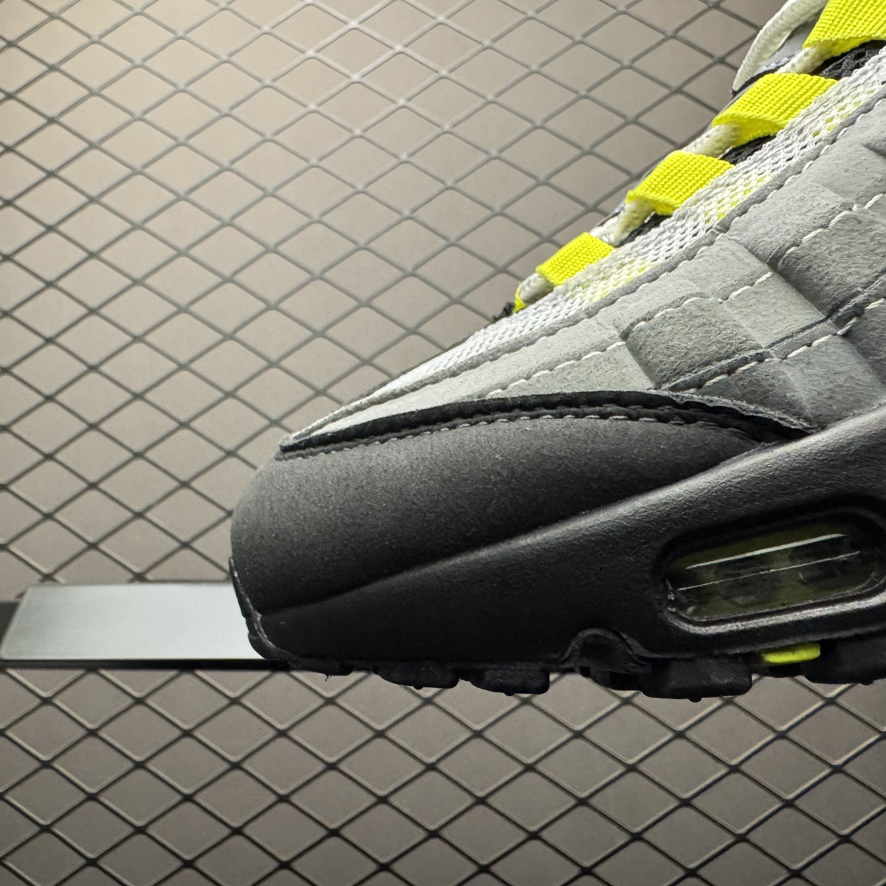 Nike Air Max 95 OG Big Bubble "Neon Yellow" (2025) (HM4740-001/CT1689-001)