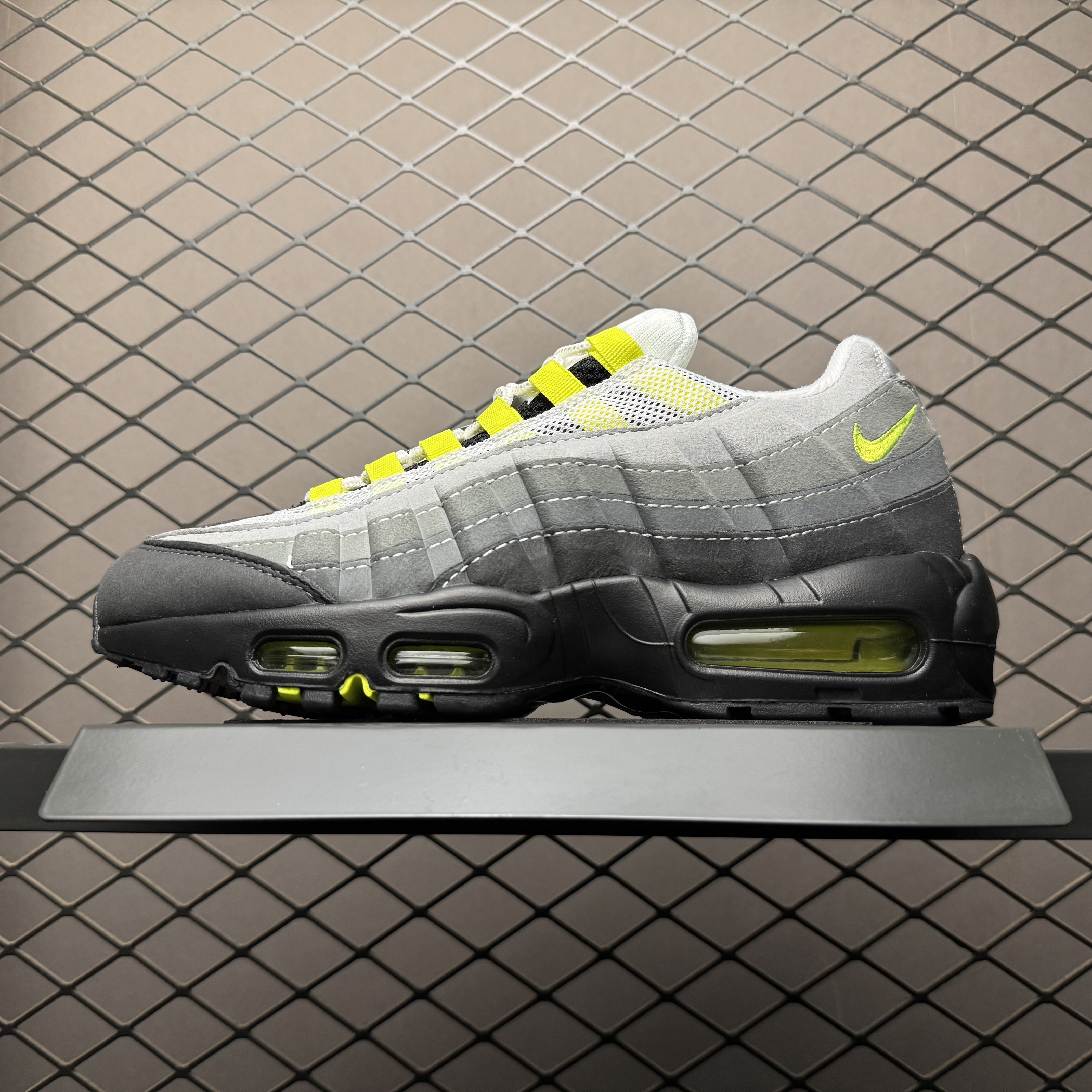 Nike Air Max 95 OG Big Bubble "Neon Yellow" (2025) (HM4740-001/CT1689-001)