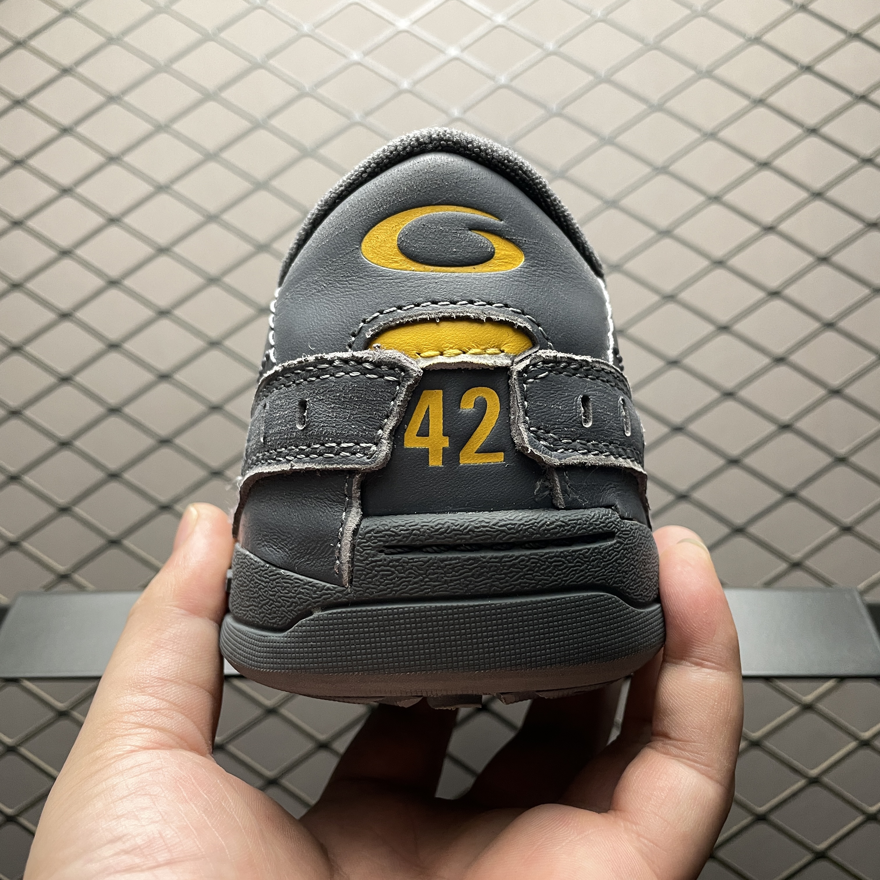 BALENCIAGA Men's Hamptons Worn-out Sneaker in Grey/yellow（841765WCURB1180）