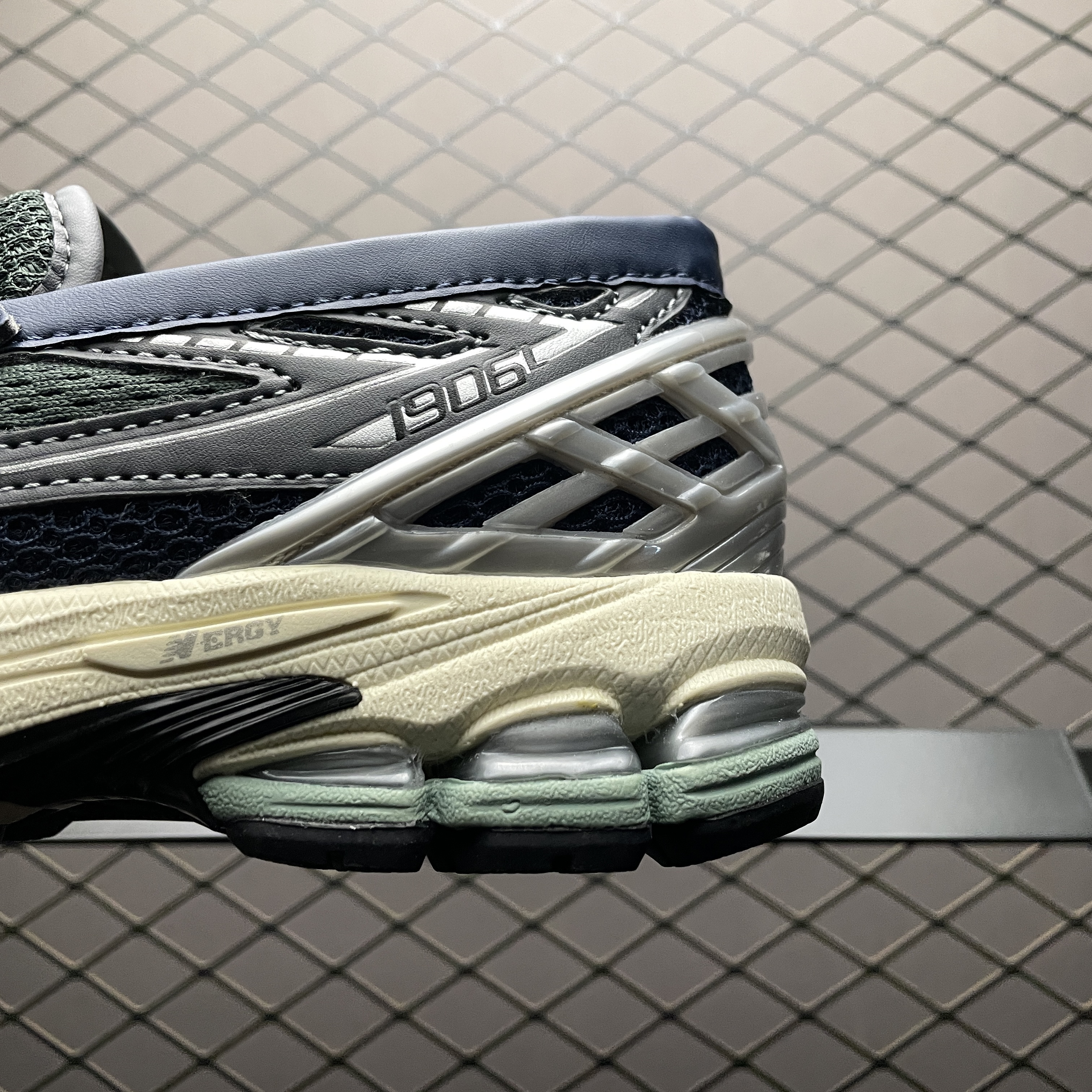 New Balance 1906L "Silver Metallic/Dark Juniper" (U1906LOA)