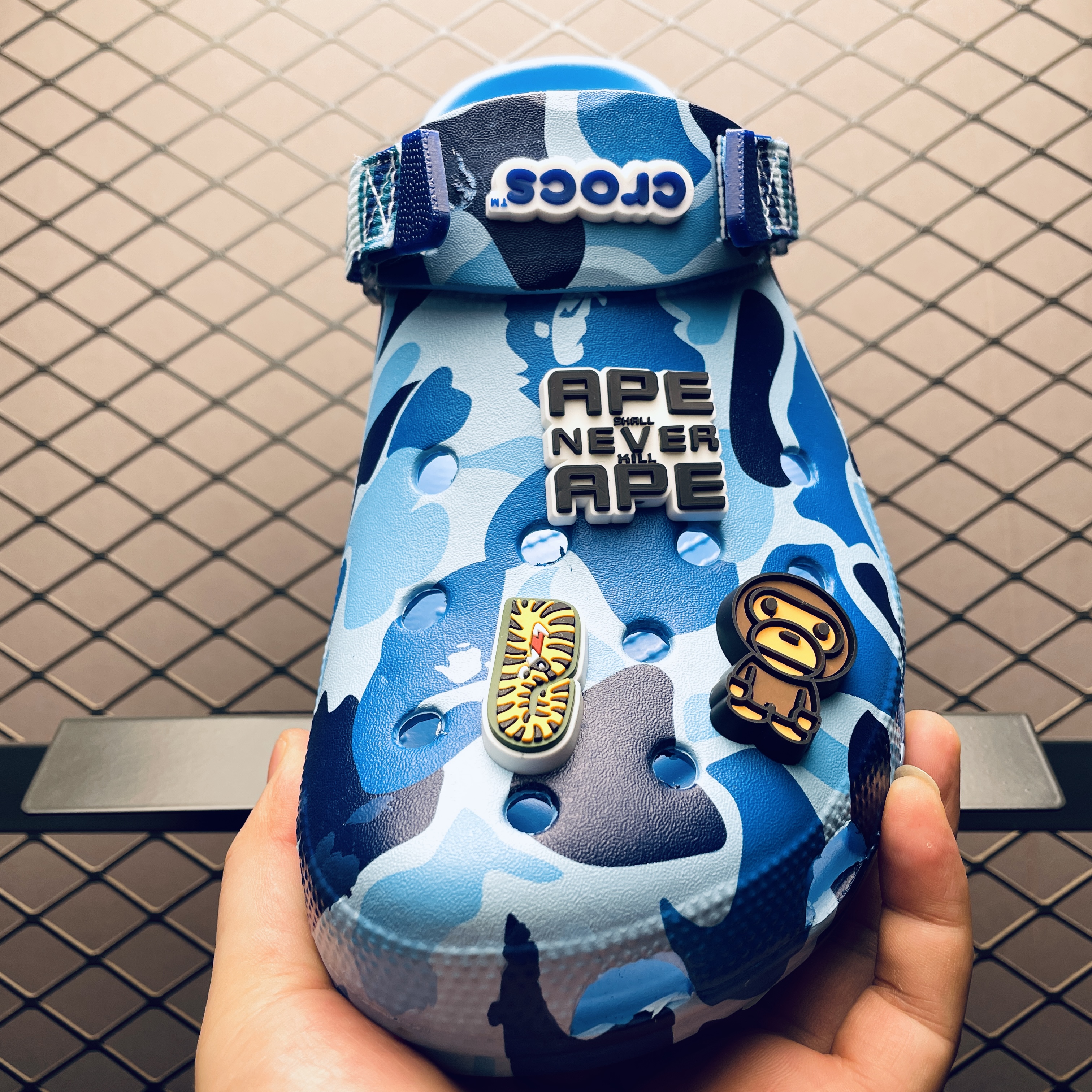 Crocs Classic Clogs A Bathing Ape ABC（209627-4TB）